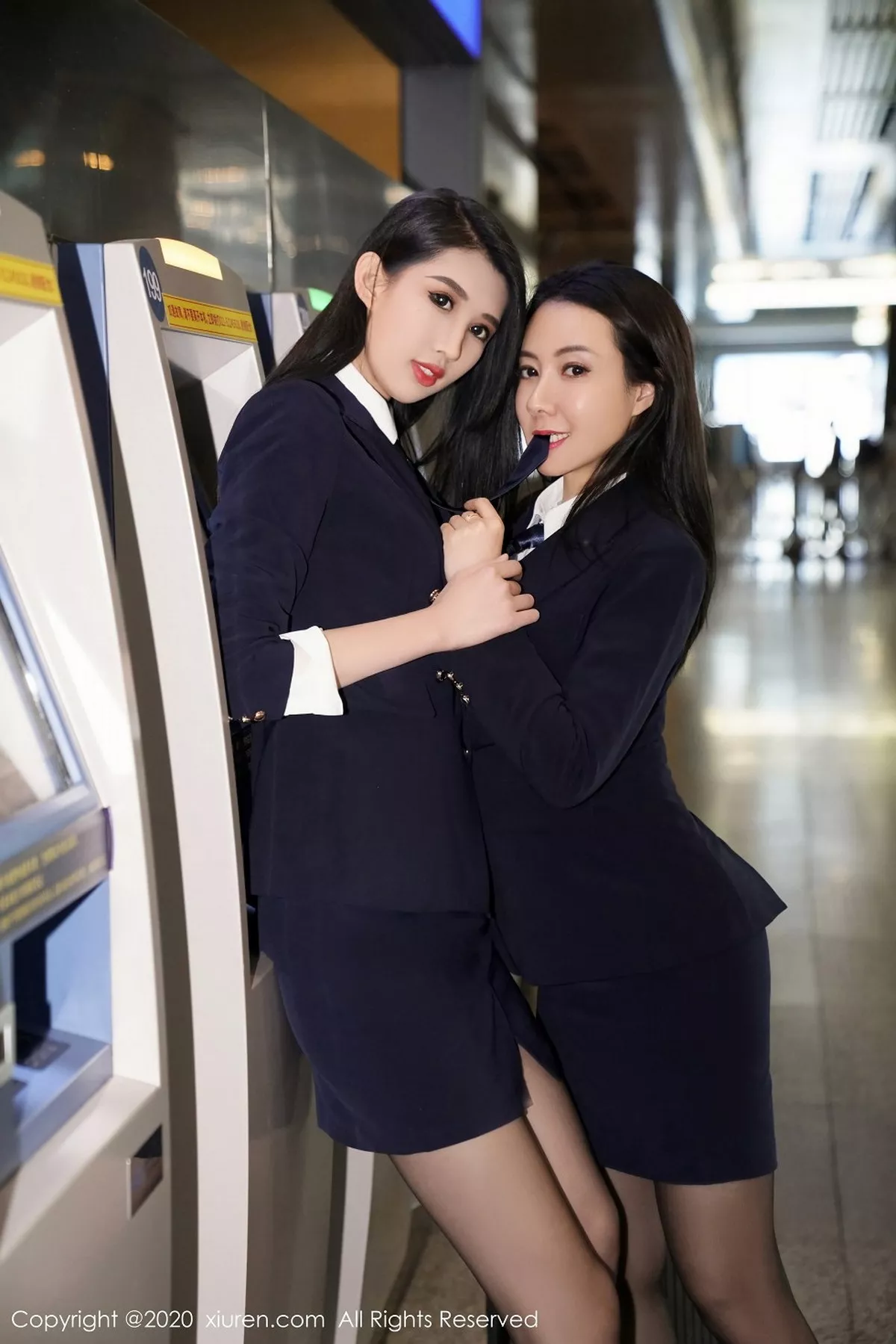 秀人集.com_[XiuRen秀人网]No.2961_嫩模果儿Victoria＆葛征空姐职业制服主题秀魔鬼身材魅惑写真82P