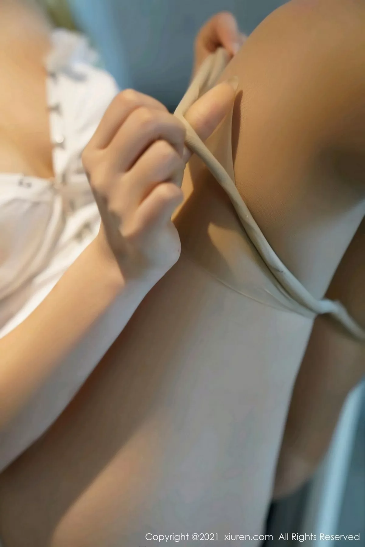 秀人集.com_[XiuRen秀人网]No.2971_嫩模萌汉药baby上海旅拍白色朔身内衣配无内肉丝裤袜诱惑写真56P