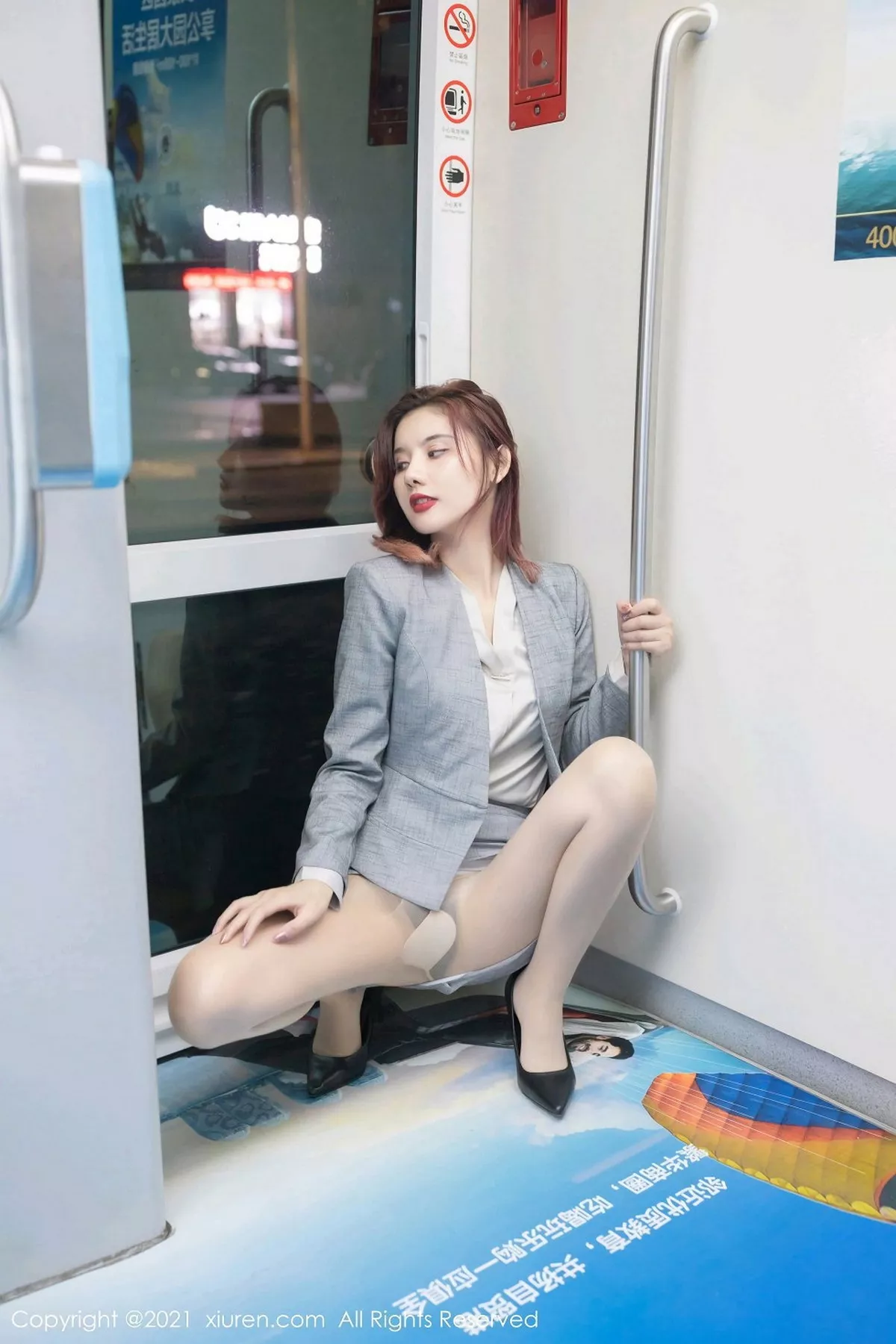 秀人集.com_[XiuRen秀人网]No.2979_女神就是阿朱啊三亚旅拍职场制服主题开档黑丝裤袜撩人诱惑写真66P