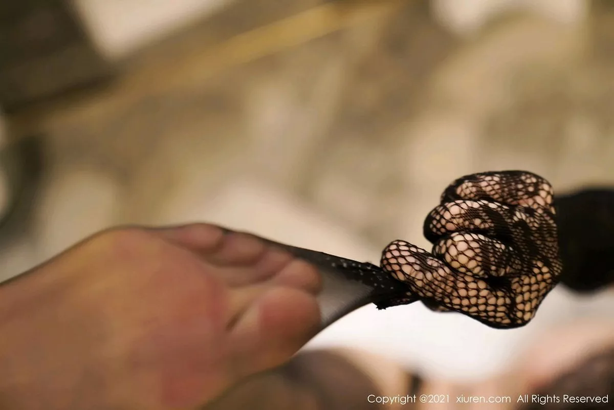 秀人集.com_[XiuRen秀人网]No.2977_女神糯美子Mini澳门旅拍尾随剧情主题黑色情趣内衣秀巨乳诱惑写真62P