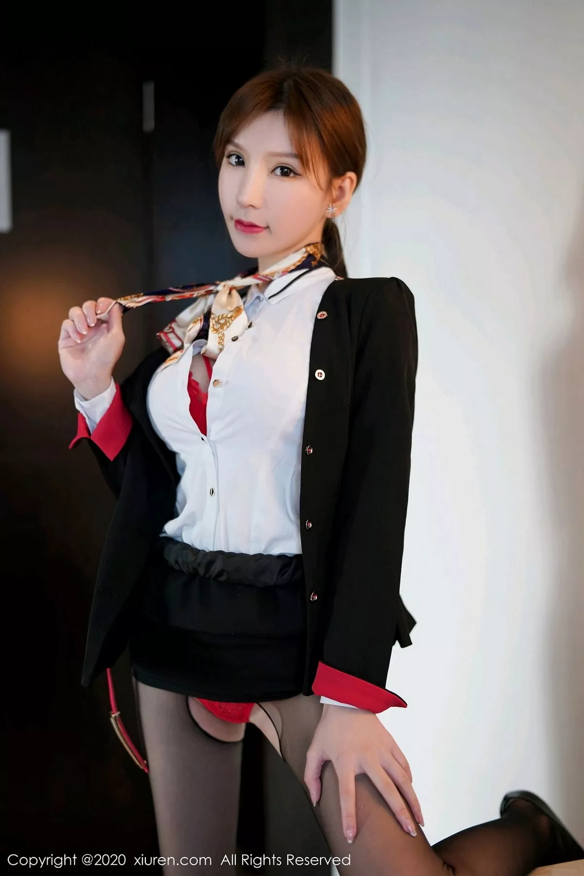 秀人集.com_[XiuRen秀人网]No.2915_女神周于希Sandy空姐真实场景剧情主题红色内衣配黑丝诱惑写真106P