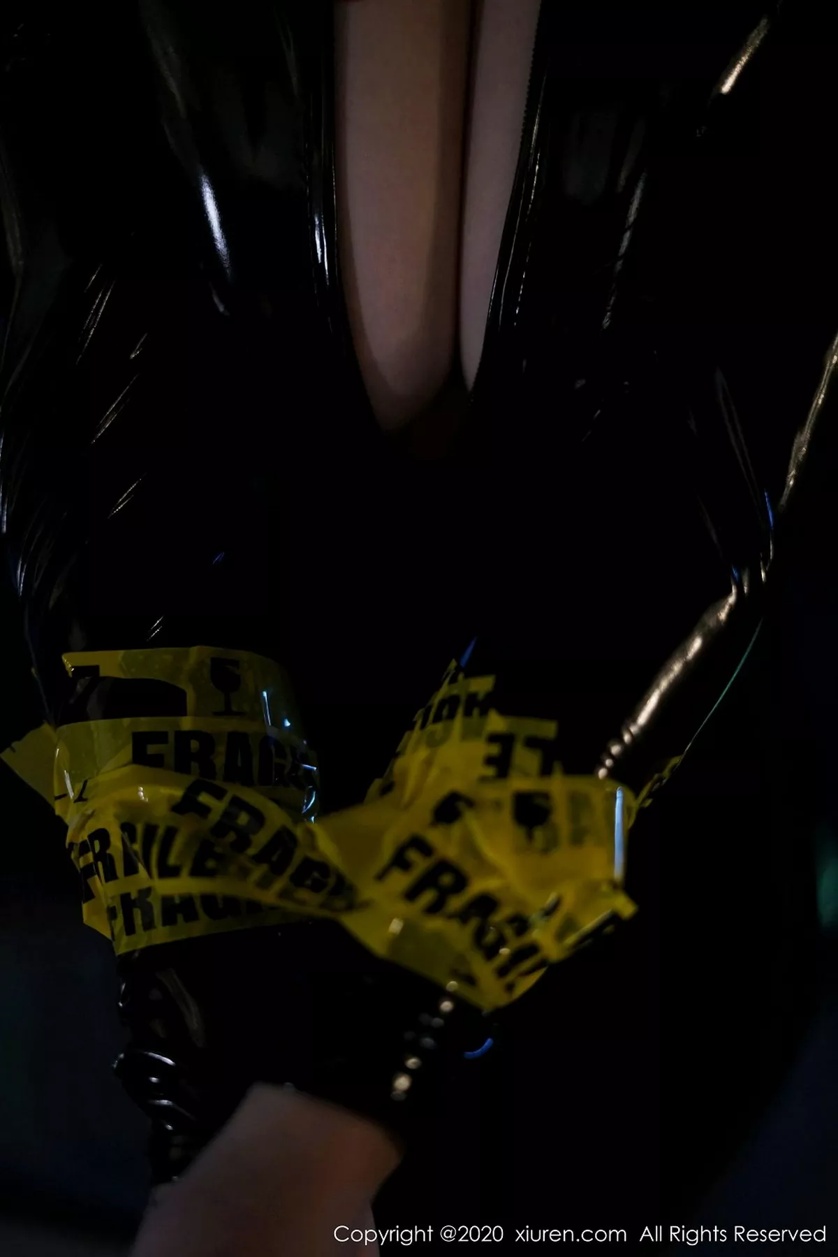 秀人集.com_[XiuRen秀人网]No.2918_嫩模美七Mia情趣连体皮衣制服半开露傲人豪乳惹火诱惑写真46P