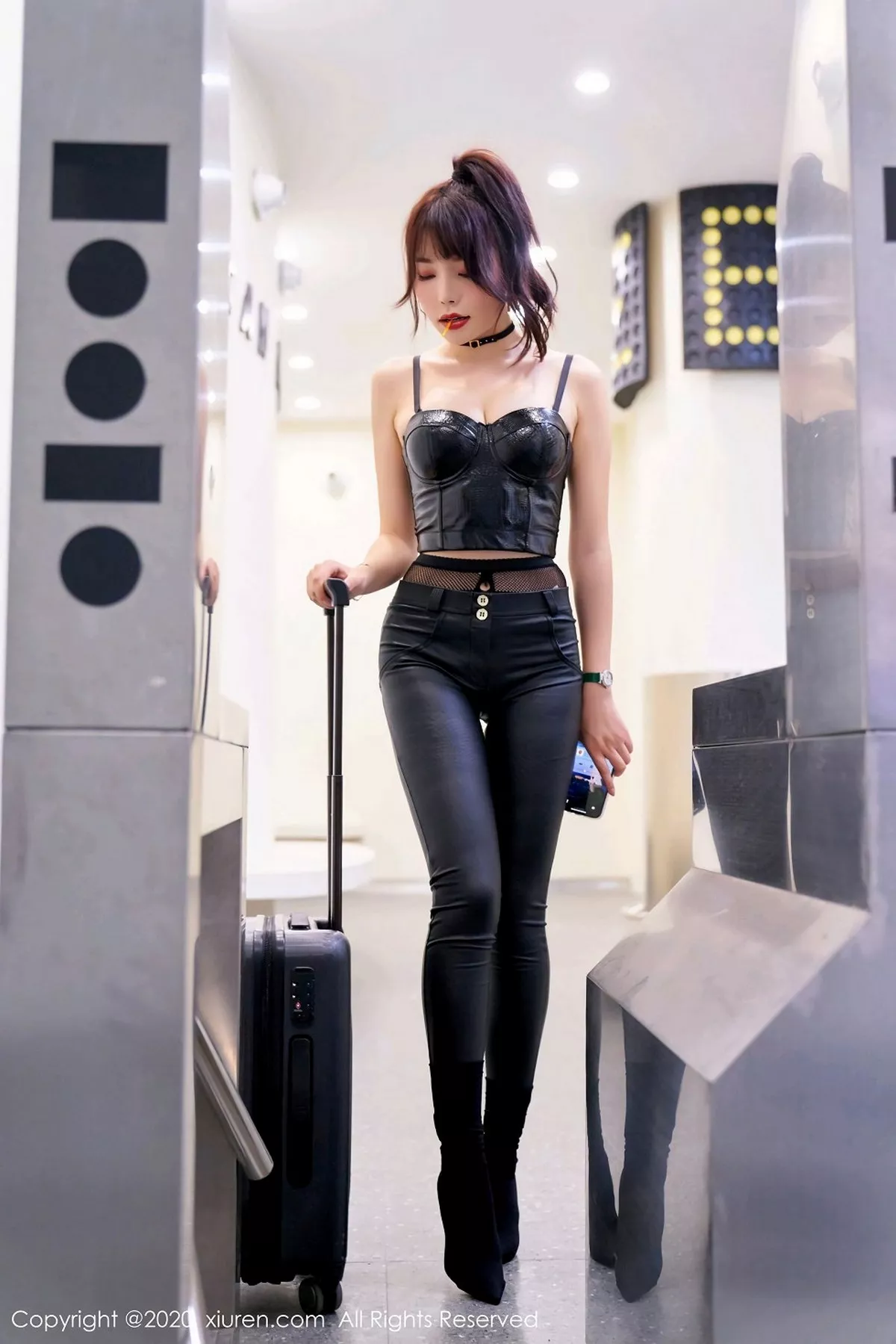 秀人集.com_[XiuRen秀人网]No.2921_女神芝芝Booty狂野皮衣不良少女主题情趣黑丝裤袜撩人诱惑写真70P