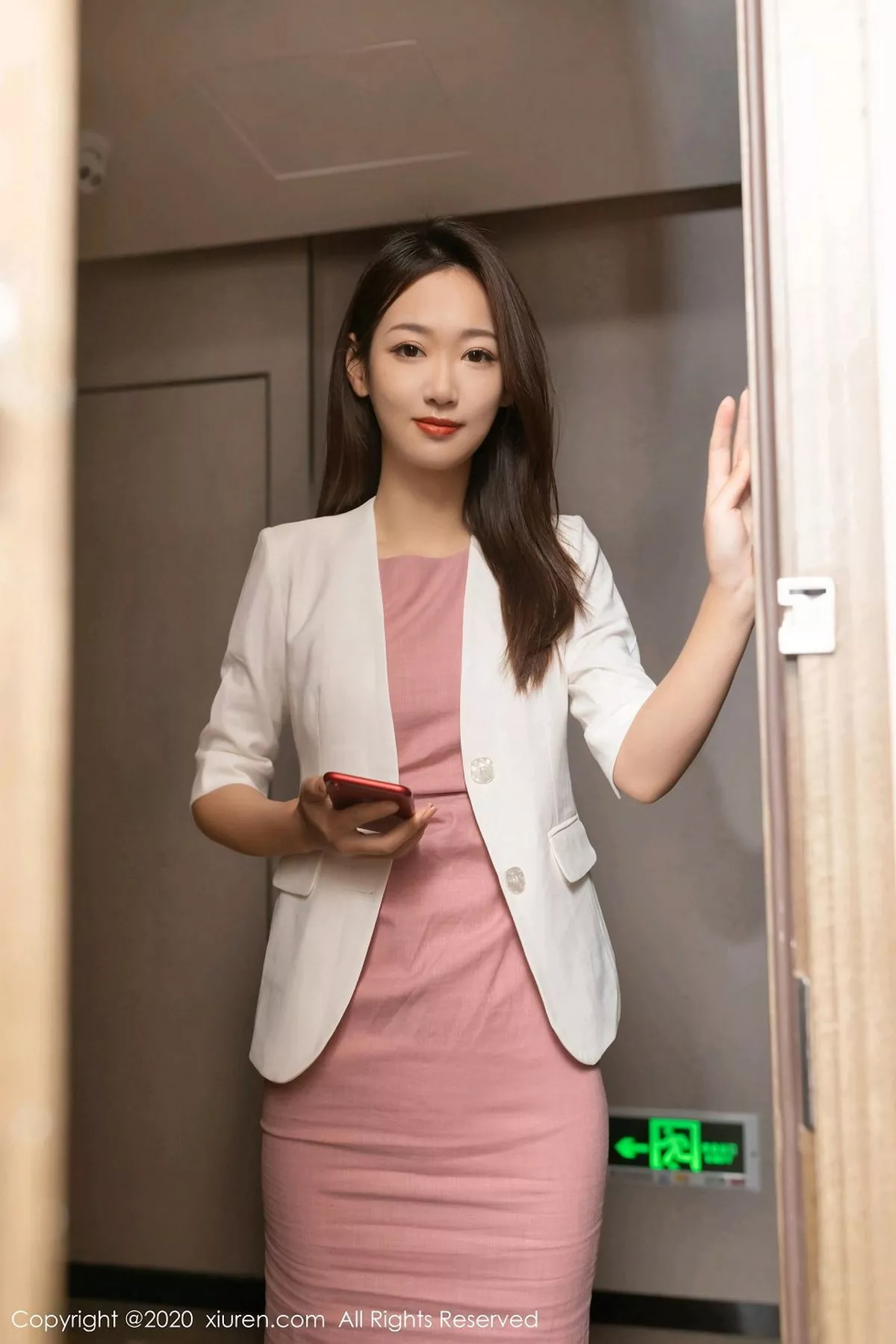 秀人集.com_[XiuRen秀人网]No.2927_嫩模唐安琪性感粉色连身裙配肉丝裤袜半脱秀翘臀撩人诱惑写真78P