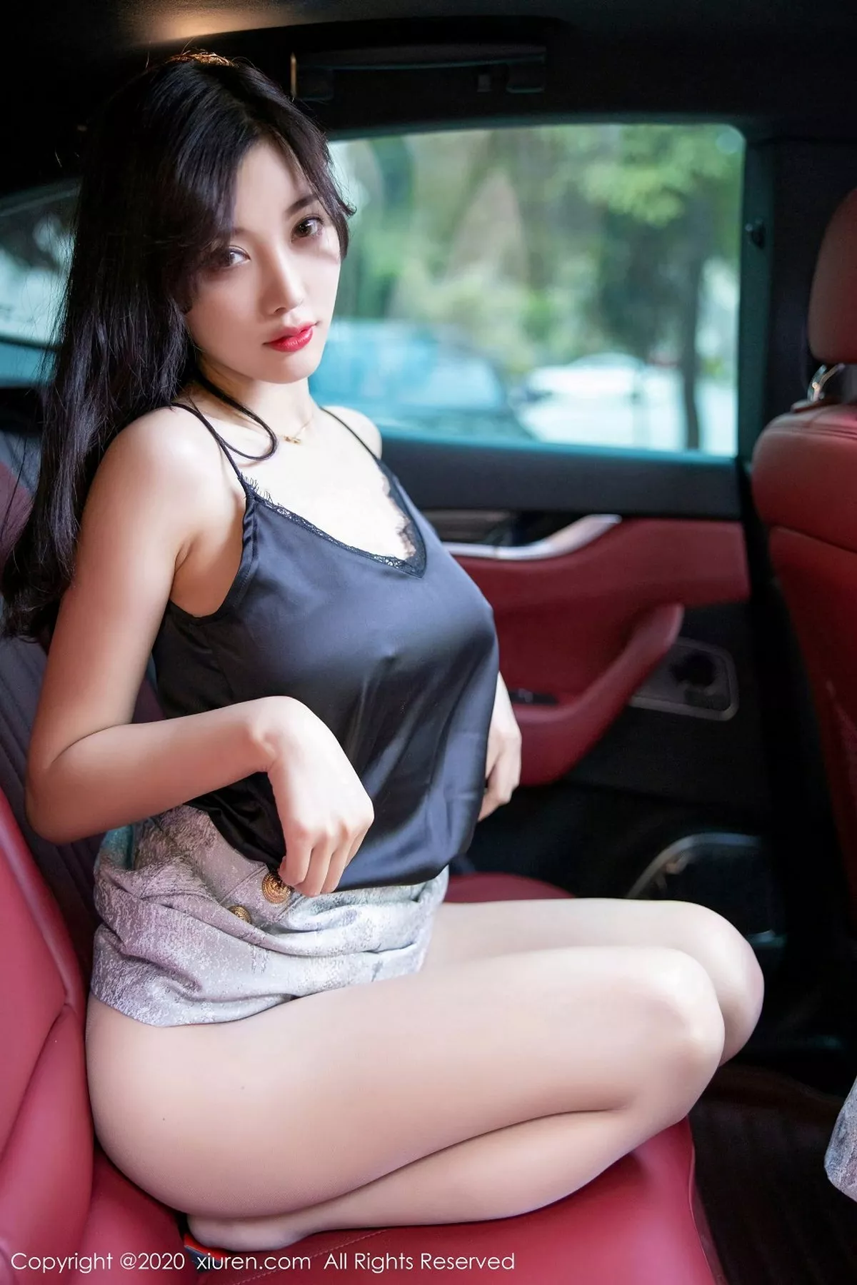 秀人集.com_[XiuRen秀人网]No.2928_女神杨晨晨sugar户外香车美人主题半脱肉丝裤袜秀翘臀诱惑写真80P