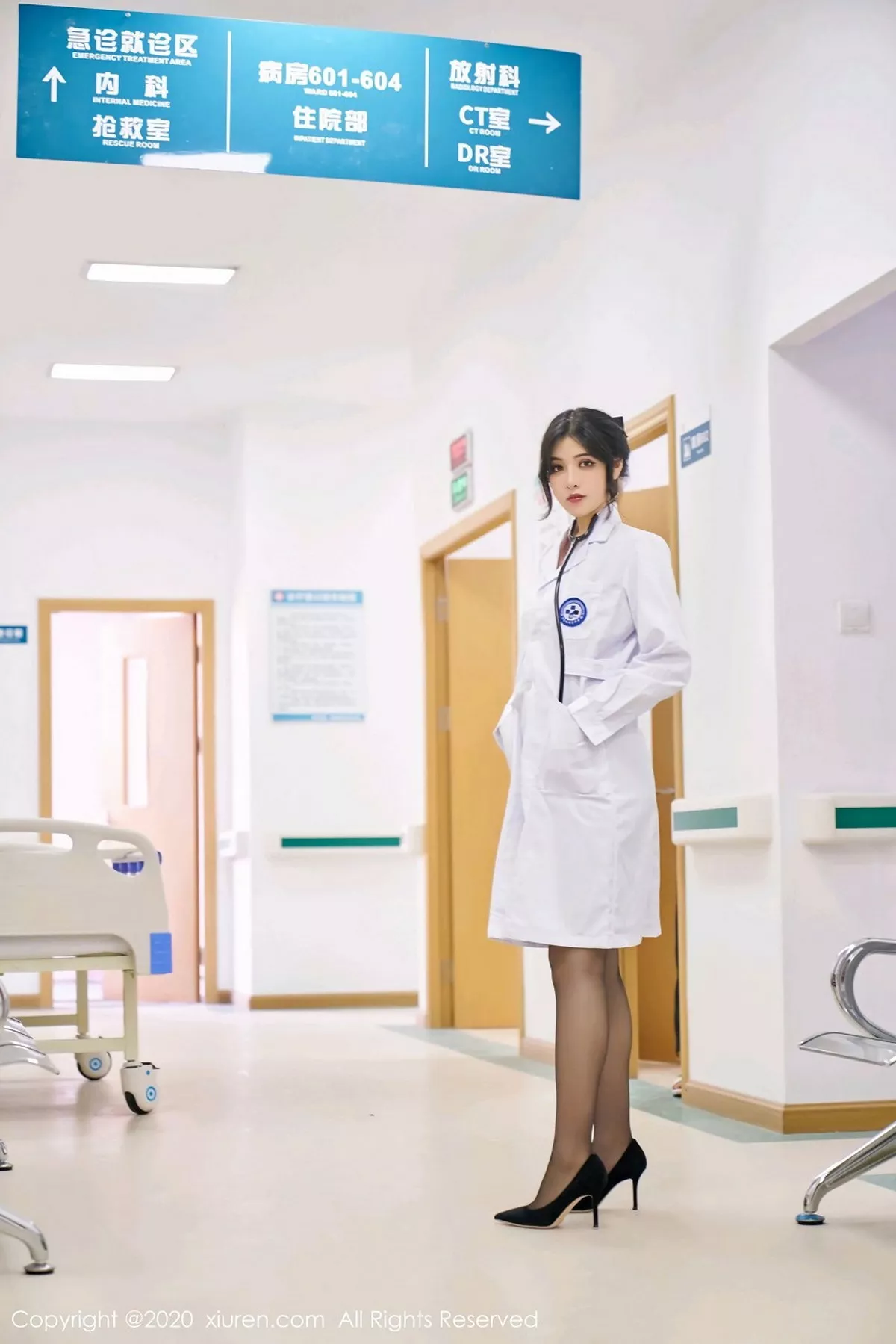 秀人集.com_[XiuRen秀人网]No.2925_嫩模韩静安护士职业装主题床上开档黑丝裤袜秀翘臀诱惑写真56P