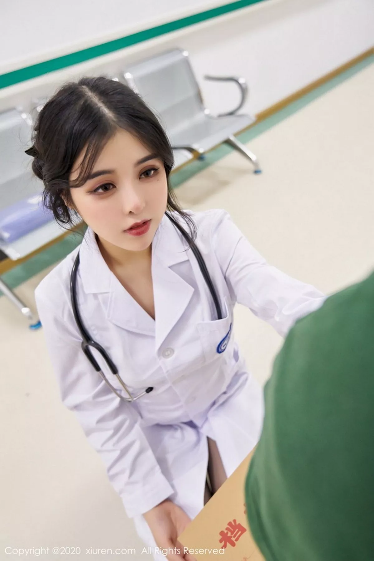 秀人集.com_[XiuRen秀人网]No.2925_嫩模韩静安护士职业装主题床上开档黑丝裤袜秀翘臀诱惑写真56P