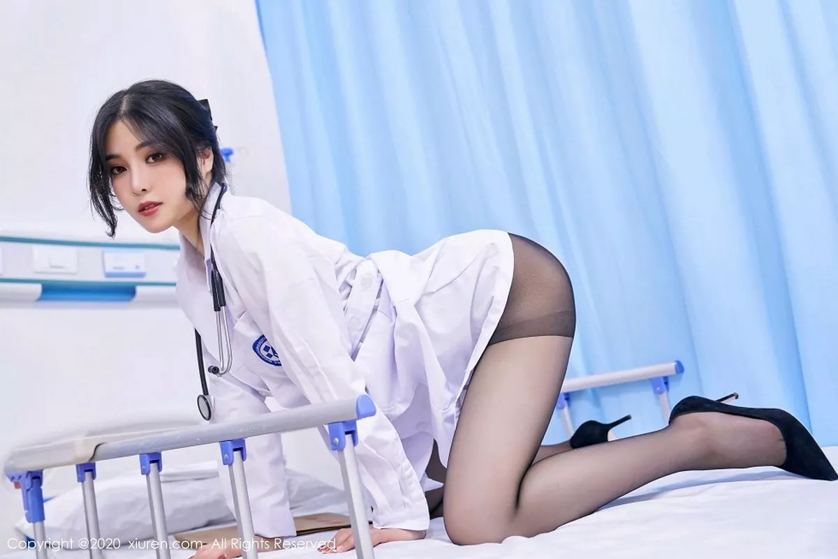 秀人集.com_[XiuRen秀人网]No.2925_嫩模韩静安护士职业装主题床上开档黑丝裤袜秀翘臀诱惑写真56P