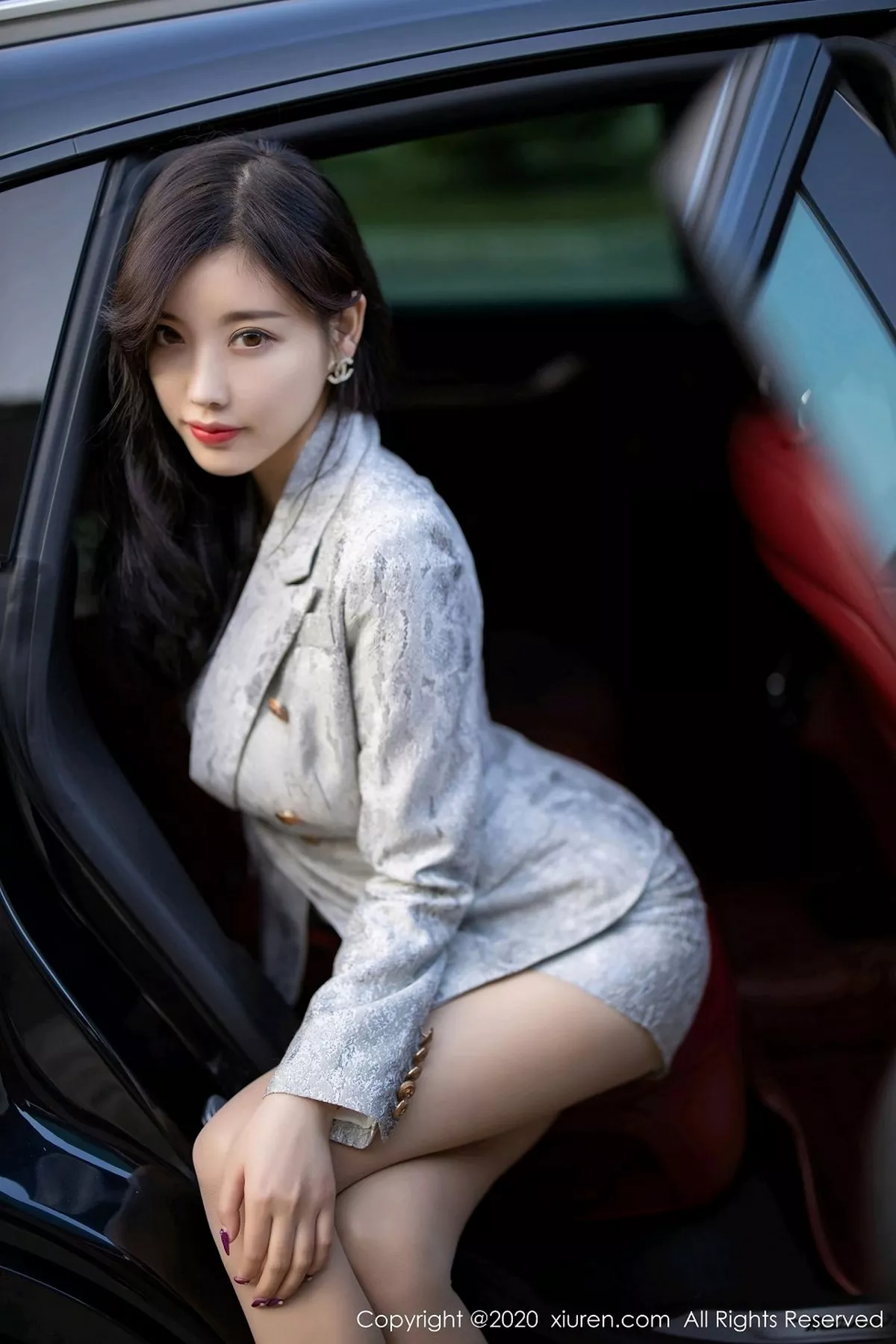 秀人集.com_[XiuRen秀人网]No.2928_女神杨晨晨sugar户外香车美人主题半脱肉丝裤袜秀翘臀诱惑写真80P