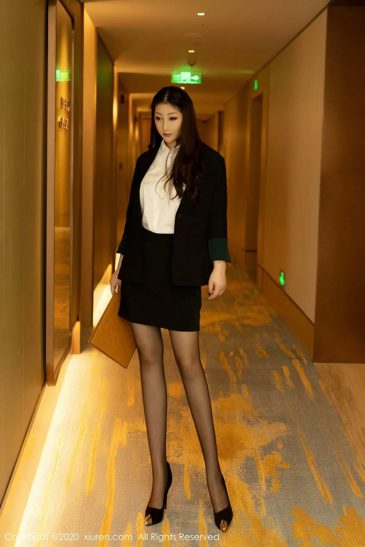 秀人集.com_[XiuRen秀人网]No.2937_女神妲己_Toxic私房褪去黑色职场制服露白嫩豪乳撩人诱惑写真58P