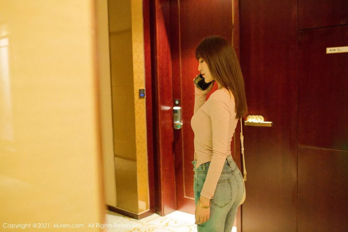 秀人集.com_[XiuRen秀人网]No.3053_嫩模周慕汐baby粉色上衣配牛仔裤半脱露黑丝裤袜诱惑写真86P