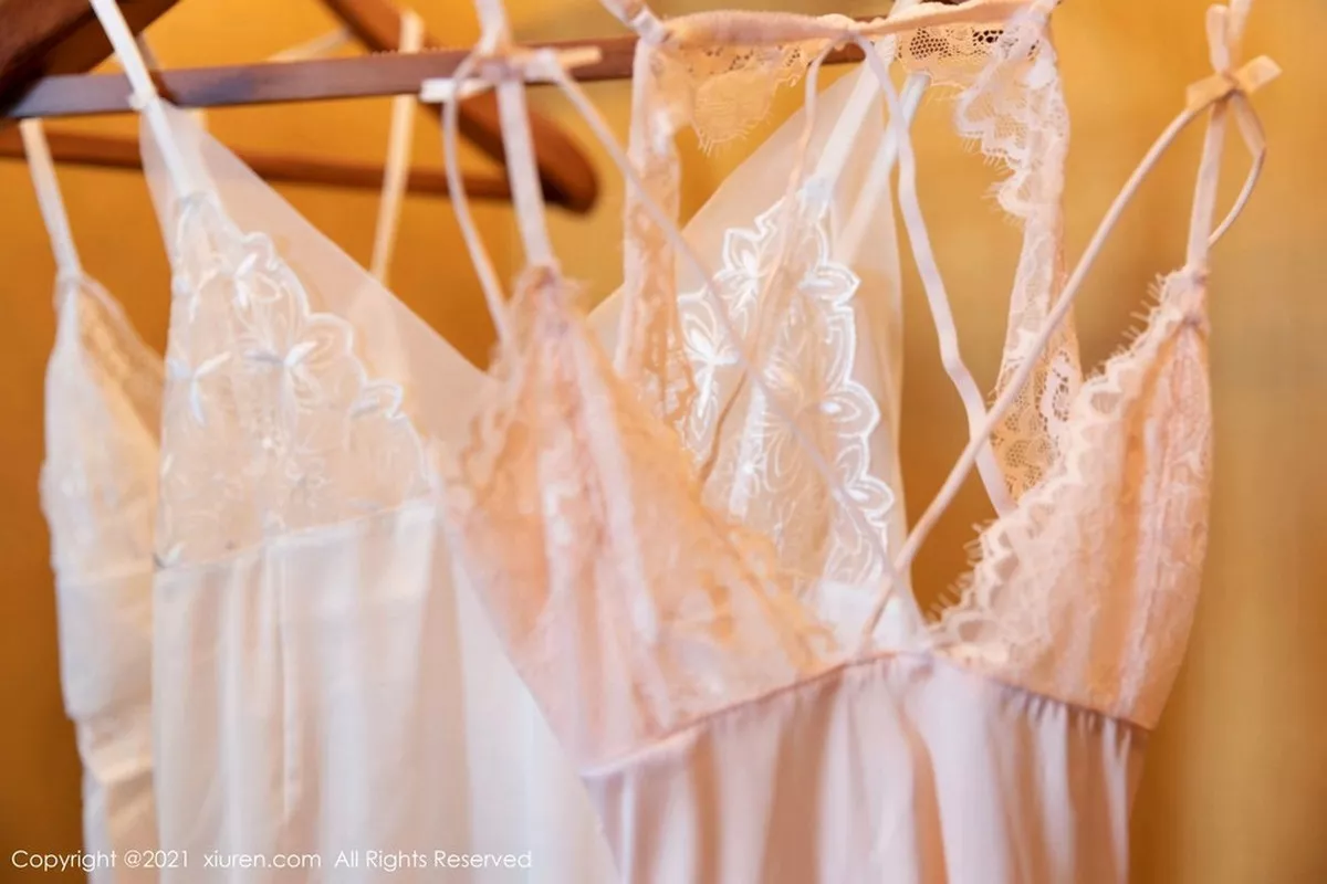 秀人集.com_[XiuRen秀人网]No.3063_女神周于希Sandy厦门旅拍剧情人妻主题半脱露火辣身材诱惑写真122P