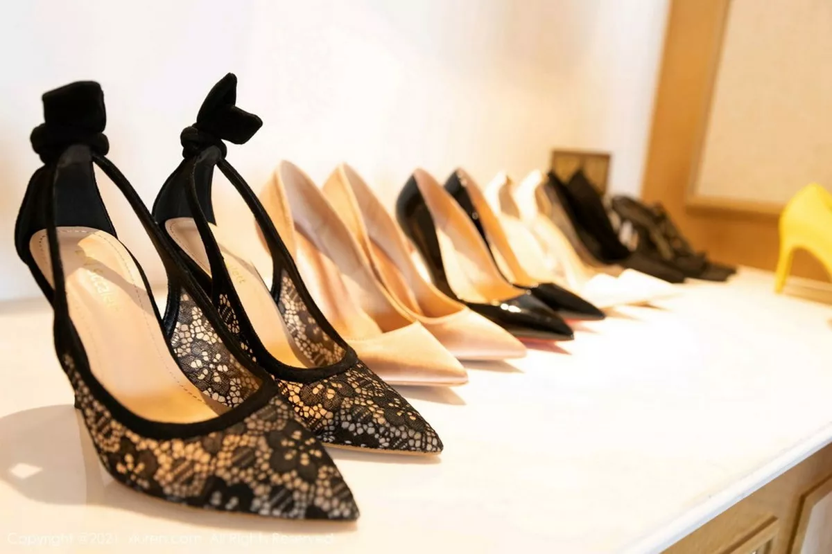 秀人集.com_[XiuRen秀人网]No.3063_女神周于希Sandy厦门旅拍剧情人妻主题半脱露火辣身材诱惑写真122P