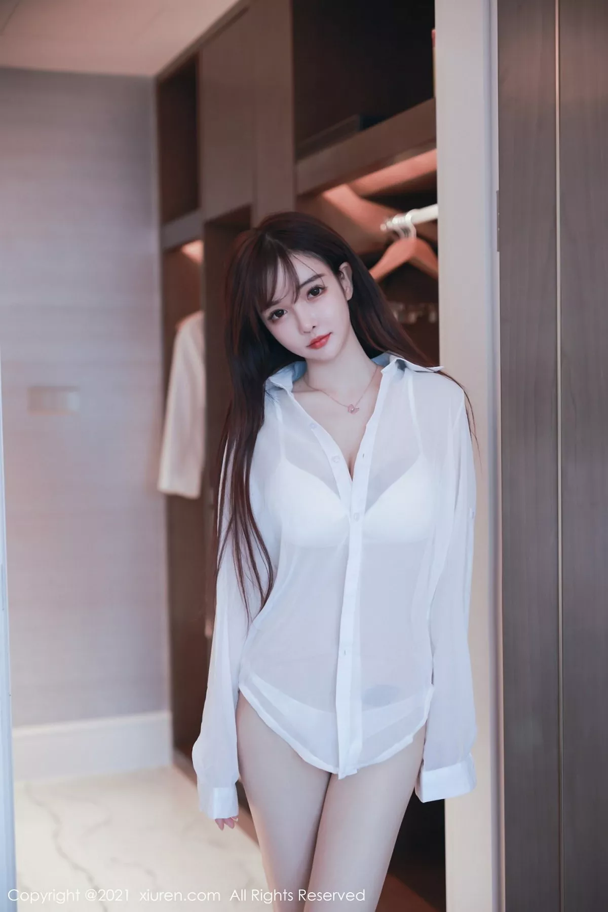 秀人集.com_[XiuRen秀人网]No.3064_嫩模南初妹妹洁白动人衬衫配白色内衣秀完美身材撩人诱惑写真50P