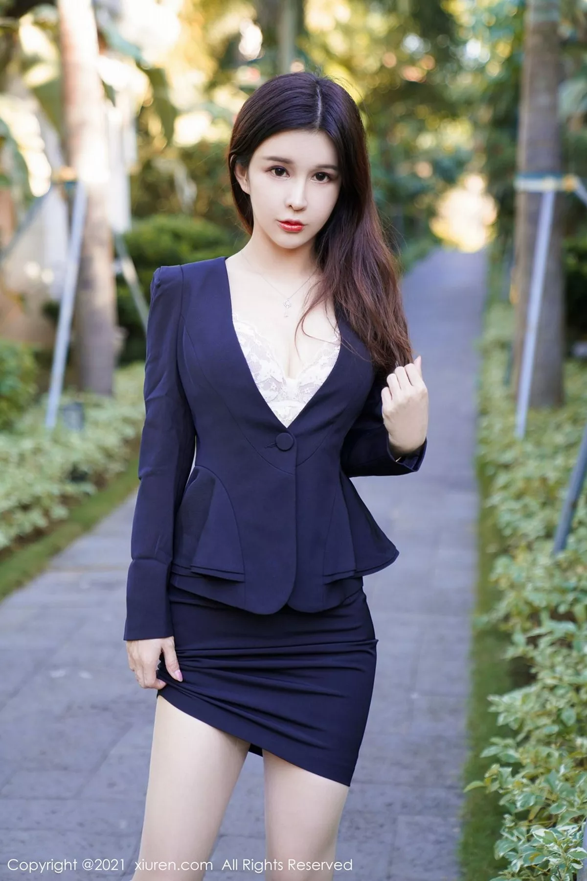 秀人集.com_[XiuRen秀人网]No.3077_嫩模张雨萌江浙沪旅拍职业装OL主题半脱露肉丝裤袜秀翘臀诱惑写真57P