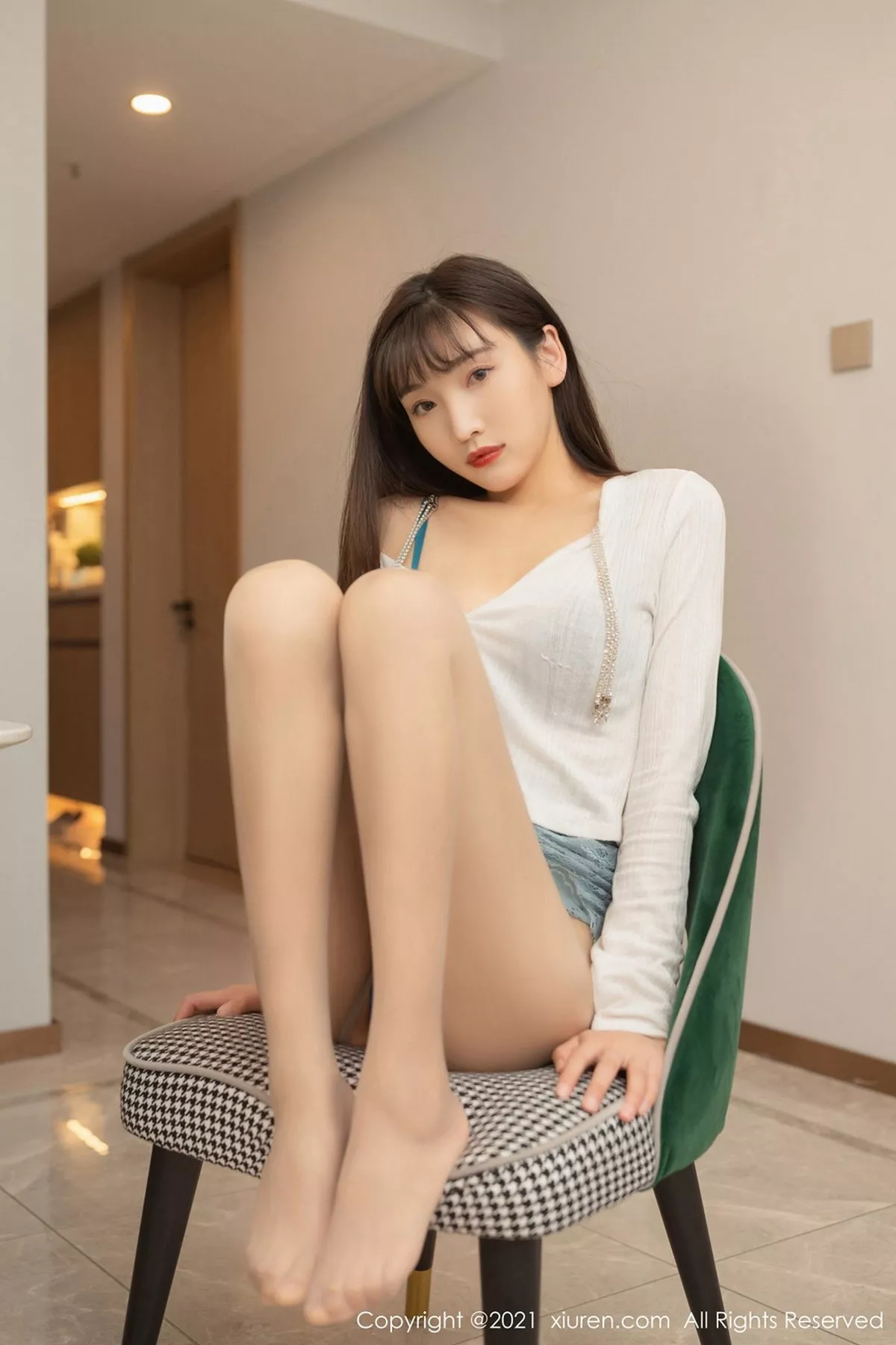 秀人集.com_[XiuRen秀人网]No.3084_嫩模陆萱萱三亚旅拍性感人妻主题脱开档肉丝裤袜秀翘臀诱惑写真76P