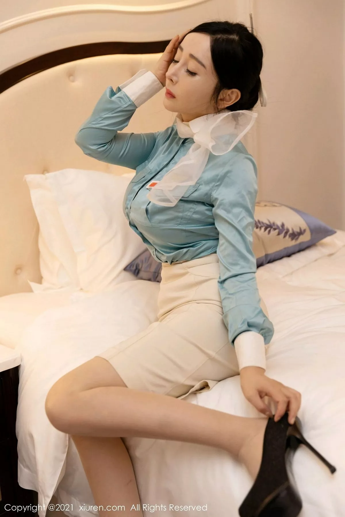 秀人集.com_[XiuRen秀人网]No.3014_嫩模允爾厦门旅拍空姐剧情主题私房脱衣露火辣身材诱惑写真84P