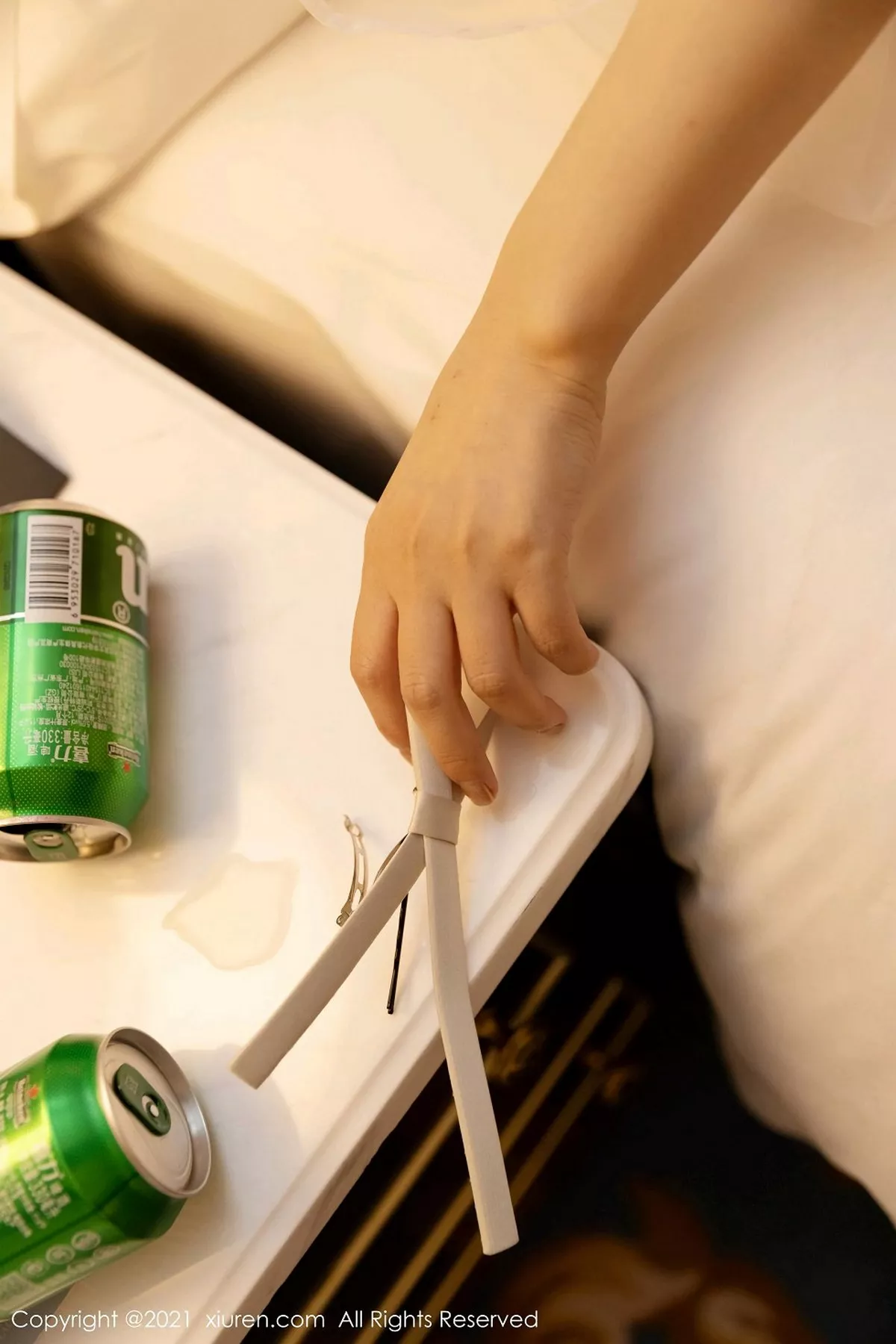 秀人集.com_[XiuRen秀人网]No.3014_嫩模允爾厦门旅拍空姐剧情主题私房脱衣露火辣身材诱惑写真84P