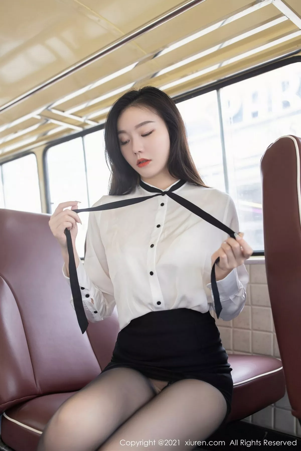 秀人集.com_[XiuRen秀人网]No.3020_嫩模安然Maleah末班大巴车主题开档黑丝裤袜秀翘臀美腿写真68P