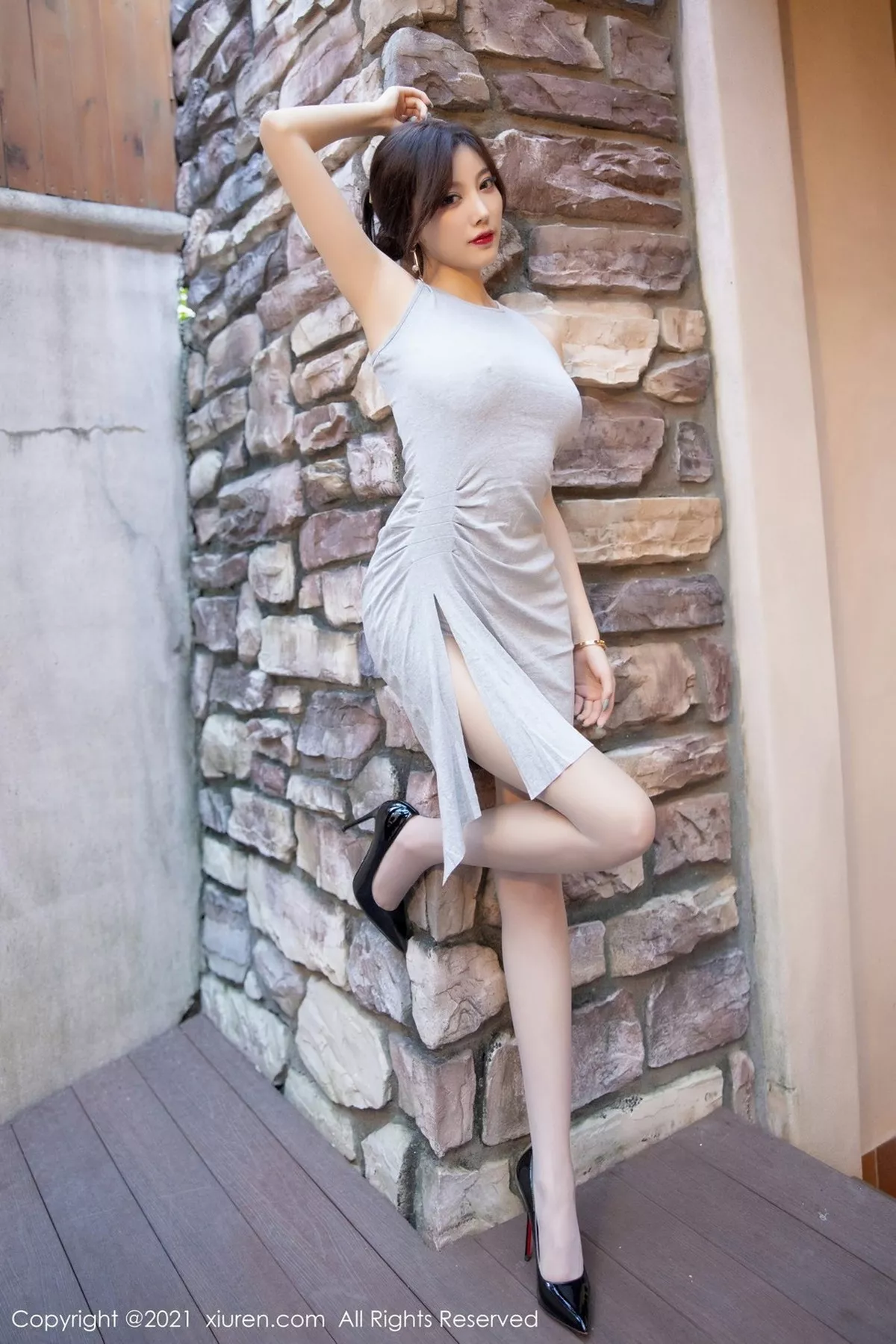 秀人集.com_[XiuRen秀人网]No.3022_女神杨晨晨sugar浴池里真空灰色服饰配开档丝袜湿身诱惑写真52P