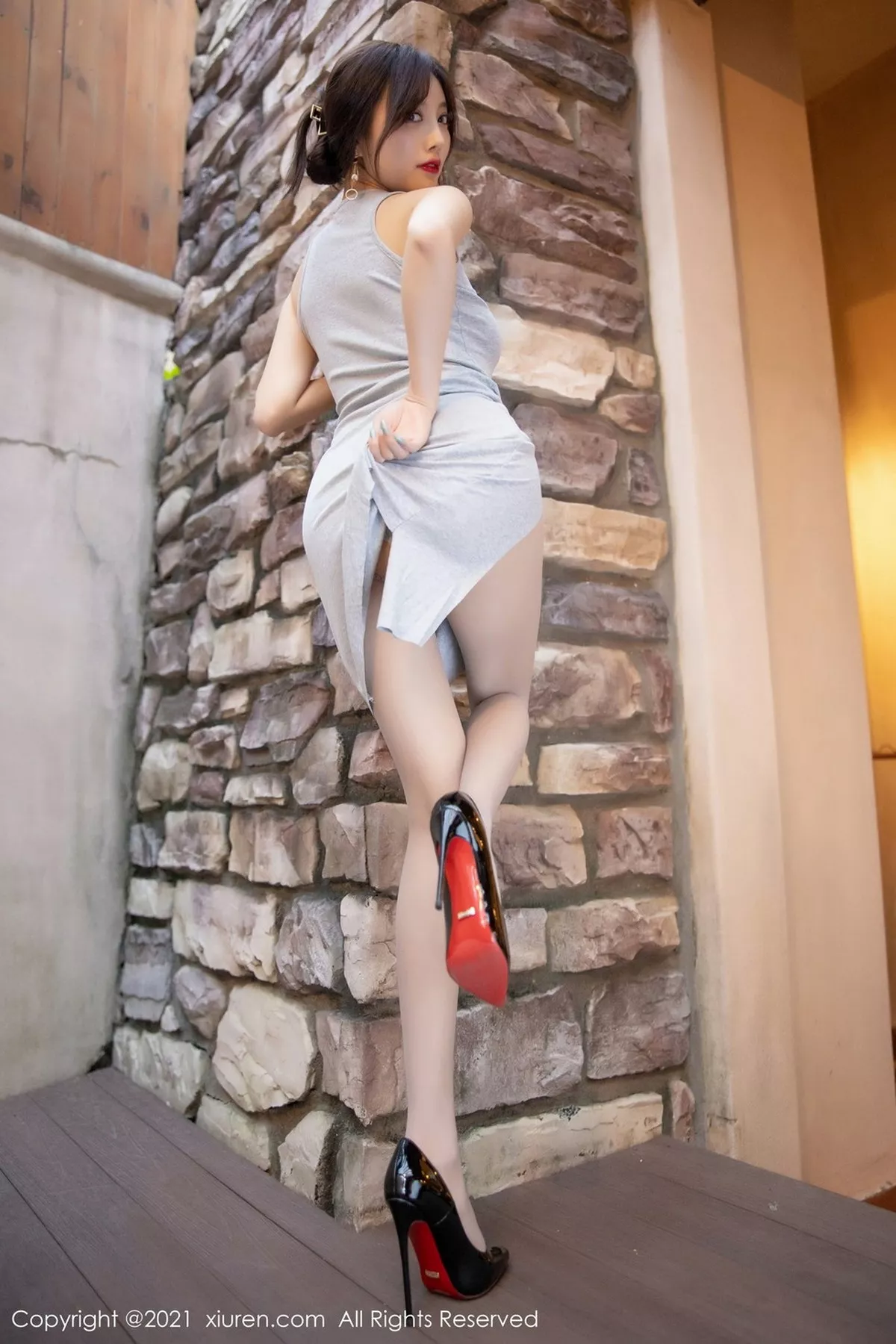 秀人集.com_[XiuRen秀人网]No.3022_女神杨晨晨sugar浴池里真空灰色服饰配开档丝袜湿身诱惑写真52P