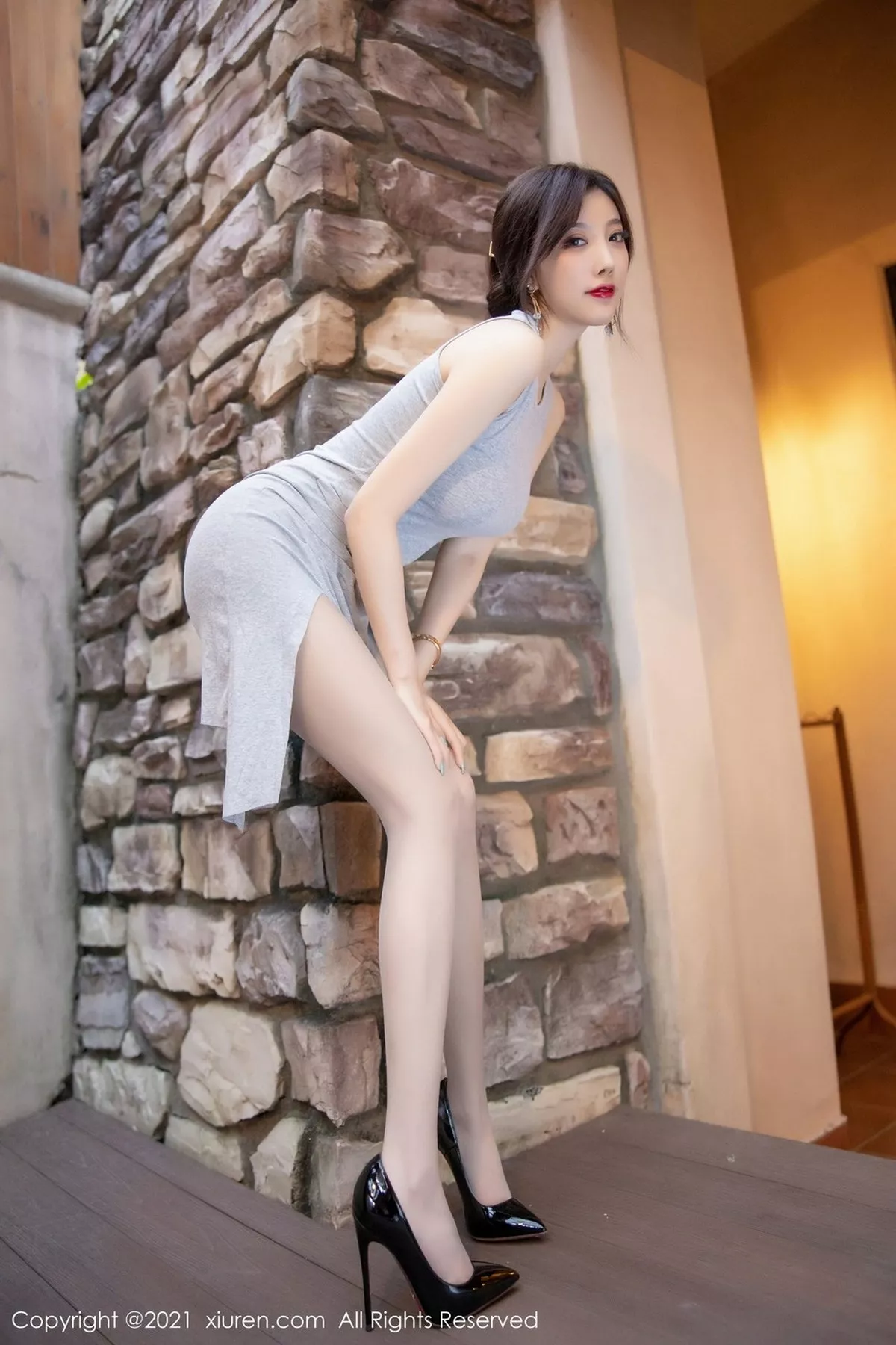 秀人集.com_[XiuRen秀人网]No.3022_女神杨晨晨sugar浴池里真空灰色服饰配开档丝袜湿身诱惑写真52P