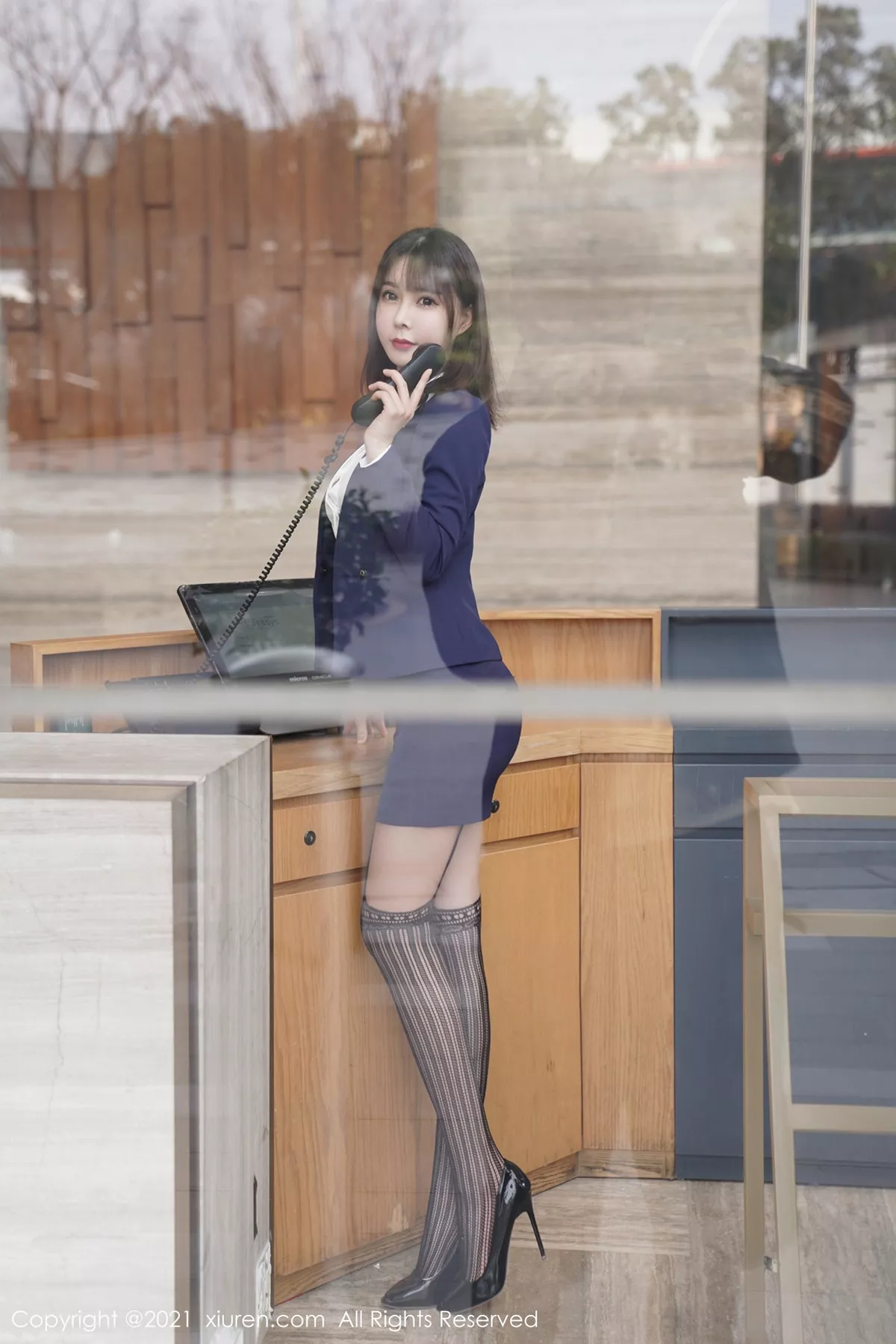 图片[23]-[XiuRen秀人网]第3221期晓鱼酱写真-秀人集