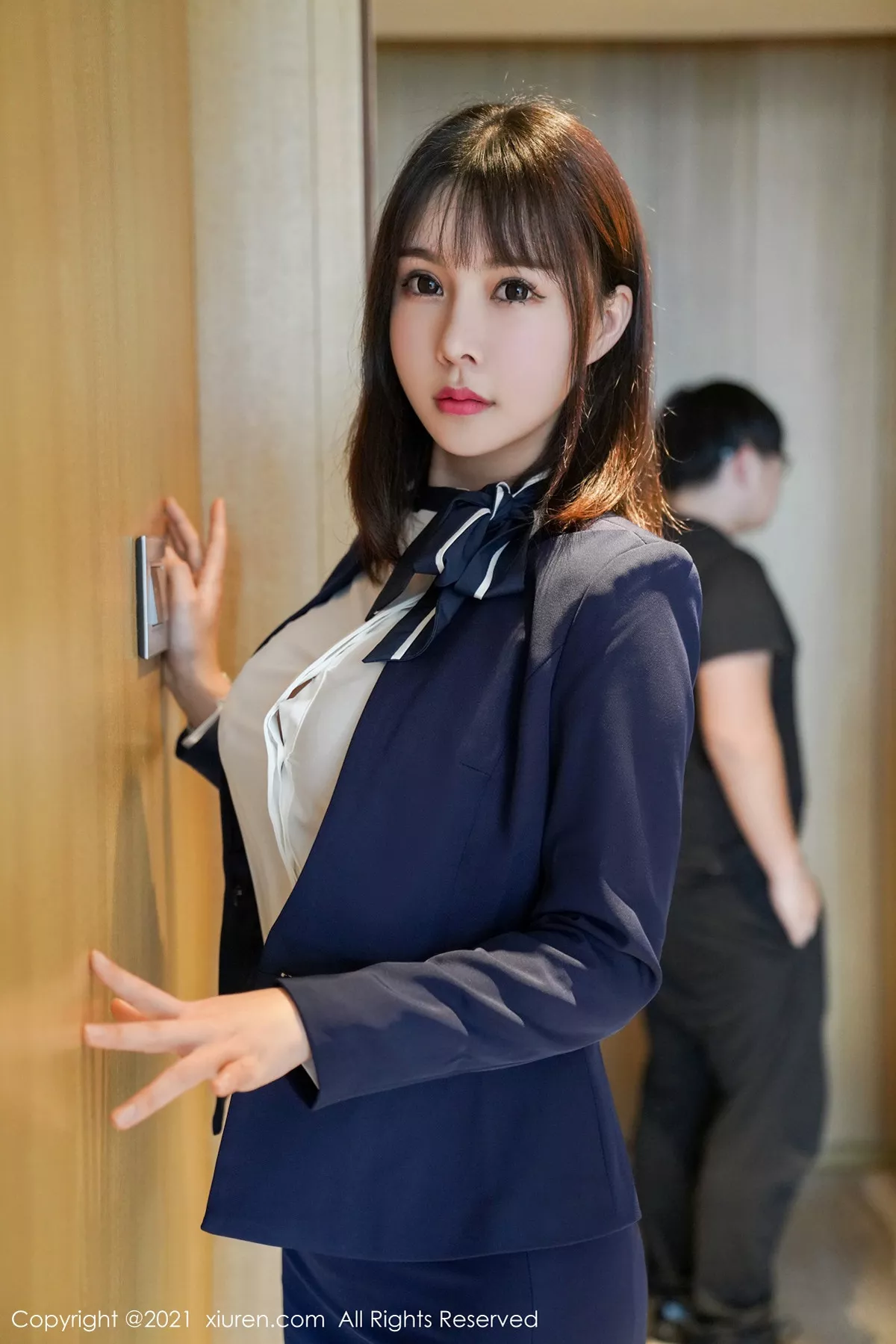 图片[33]-[XiuRen秀人网]第3221期晓鱼酱写真-秀人集