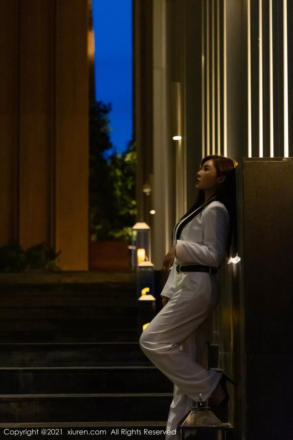 秀人集.com_[XiuRen秀人网]No.4008_模特萌汉药baby三亚旅拍白色飒爽西装半脱露缕空内衣诱惑写真60P