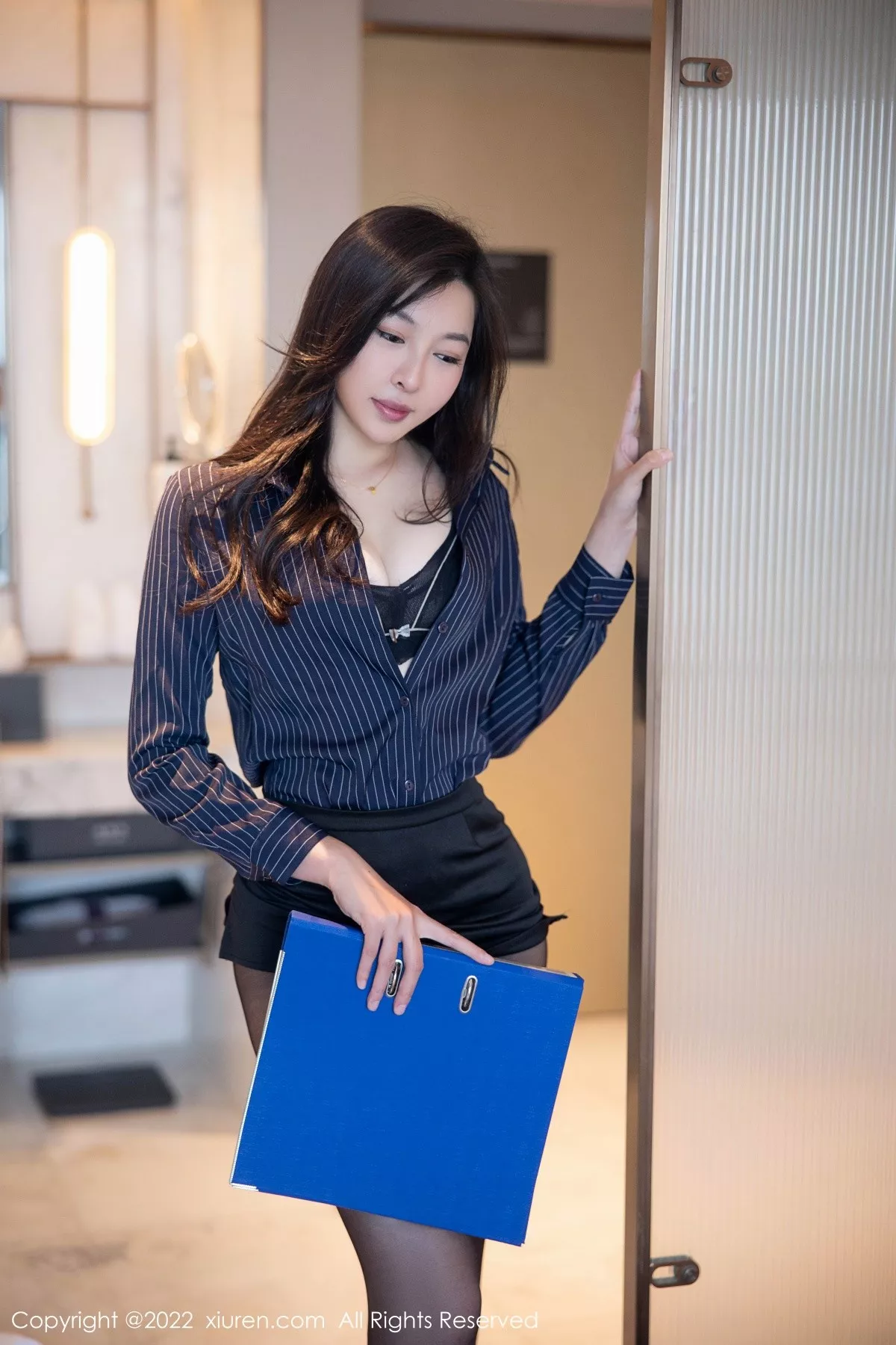 图片[20]-[XiuRen秀人网]第5604期卡卡酱写真-秀人集