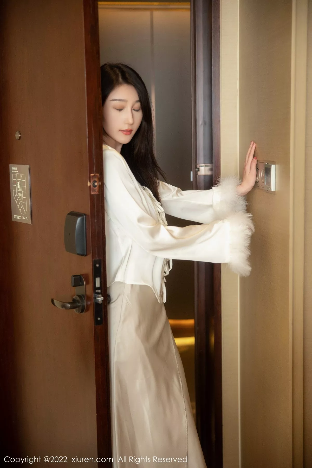 图片[13]-[XiuRen秀人网]第5734期薇薇酱写真-秀人集