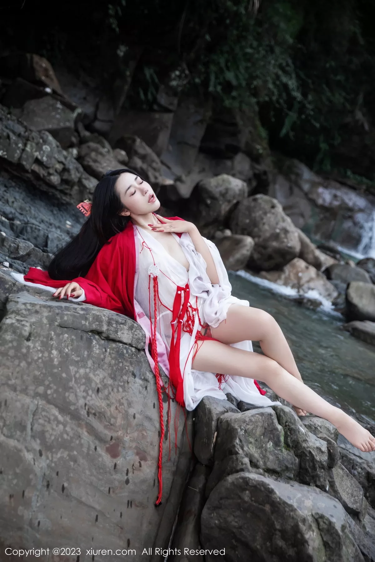 图片[28]-[XiuRen秀人网]第7295期严利娅写真-秀人集