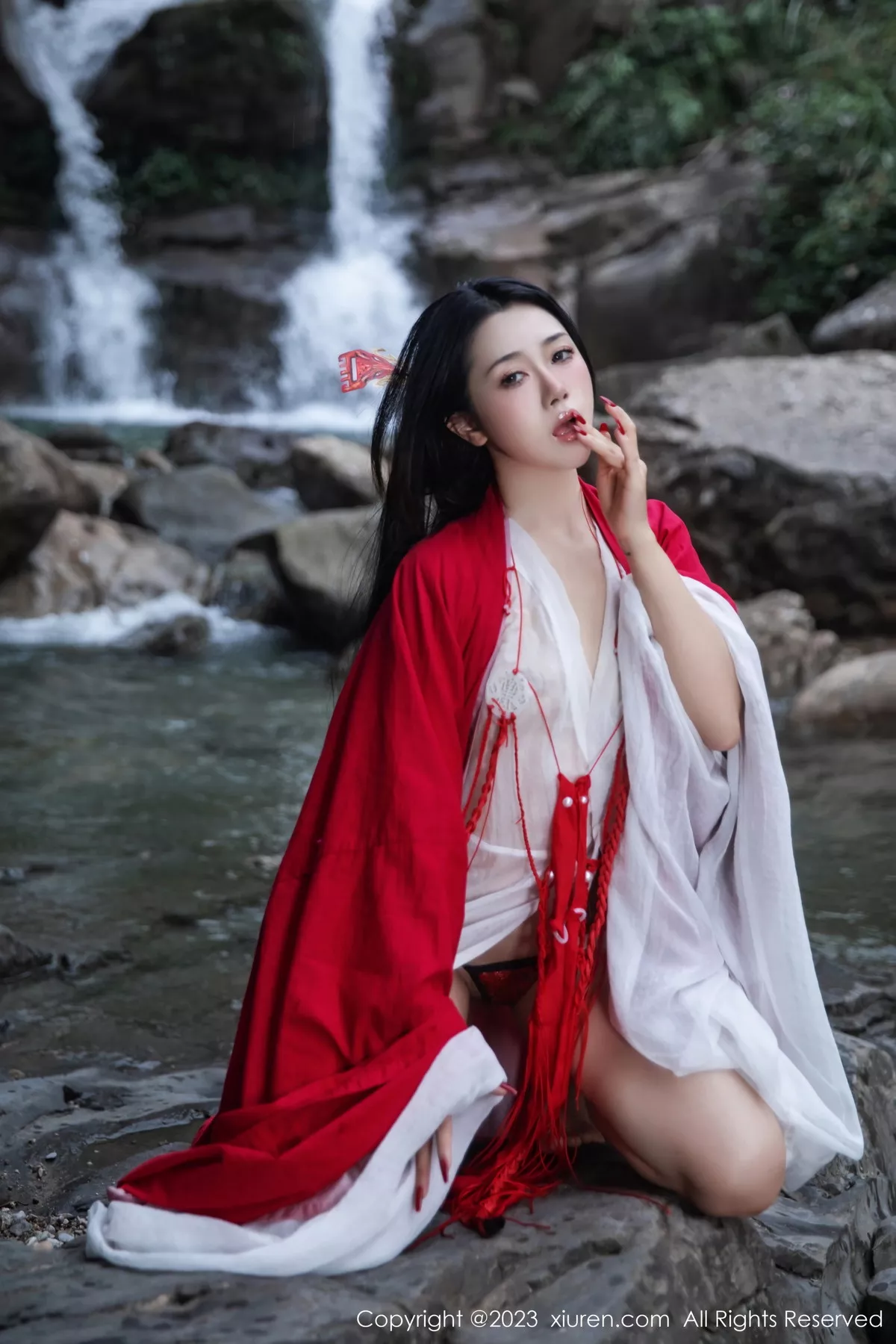 图片[27]-[XiuRen秀人网]第7295期严利娅写真-秀人集