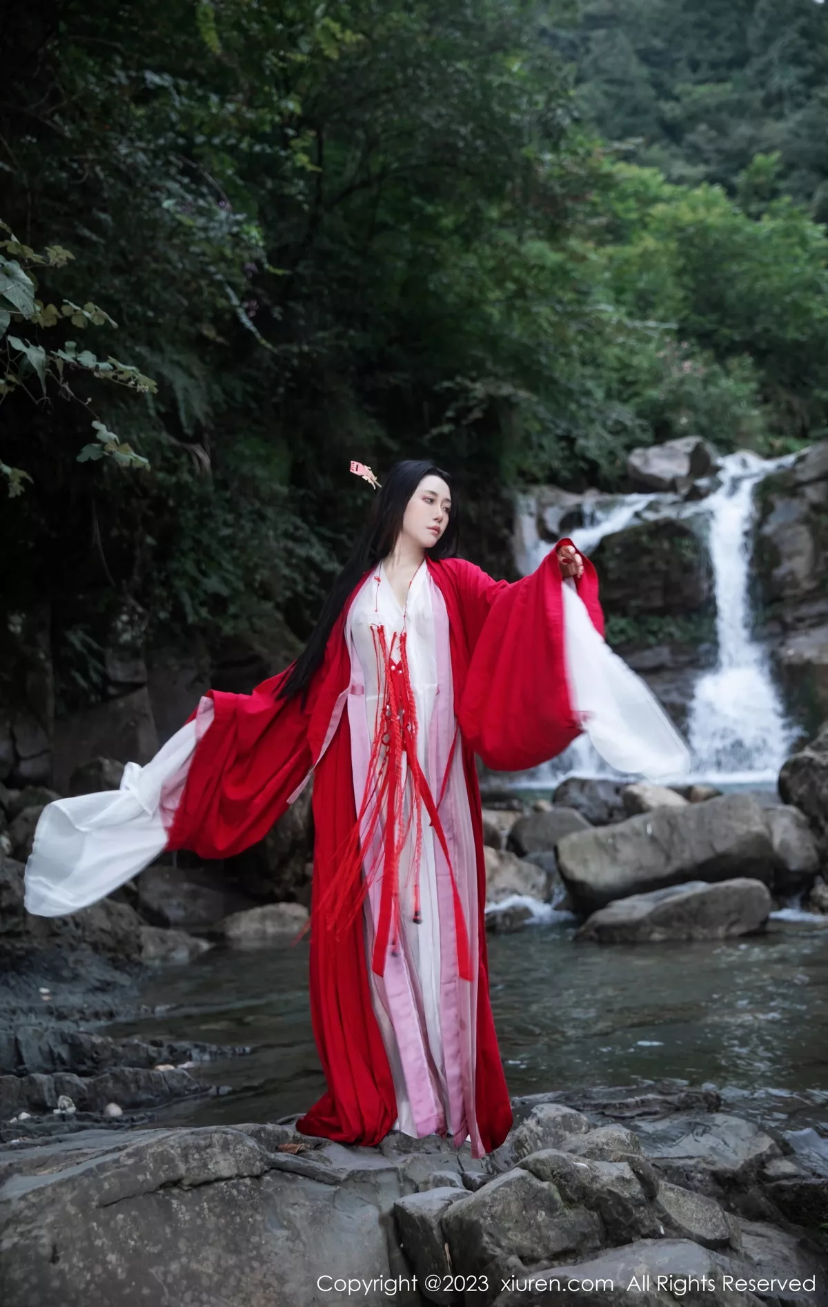 图片[8]-[XiuRen秀人网]第7295期严利娅写真-秀人集