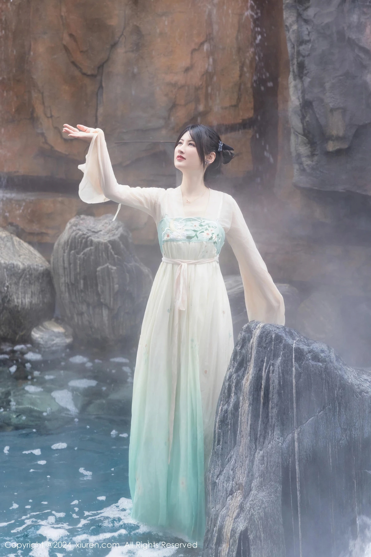 图片[2]-[XiuRen秀人网]第8128期诗诗写真-秀人集