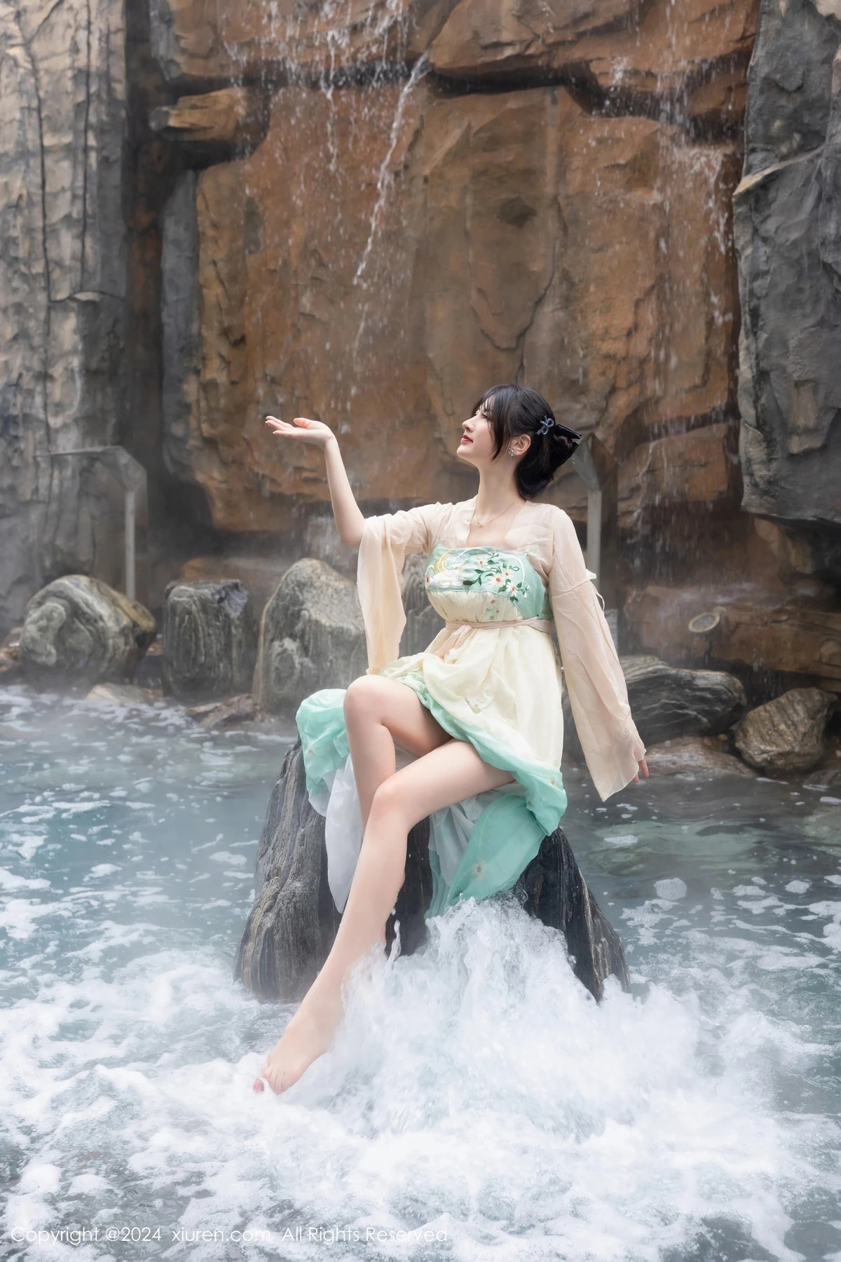 图片[5]-[XiuRen秀人网]第8128期诗诗写真-秀人集