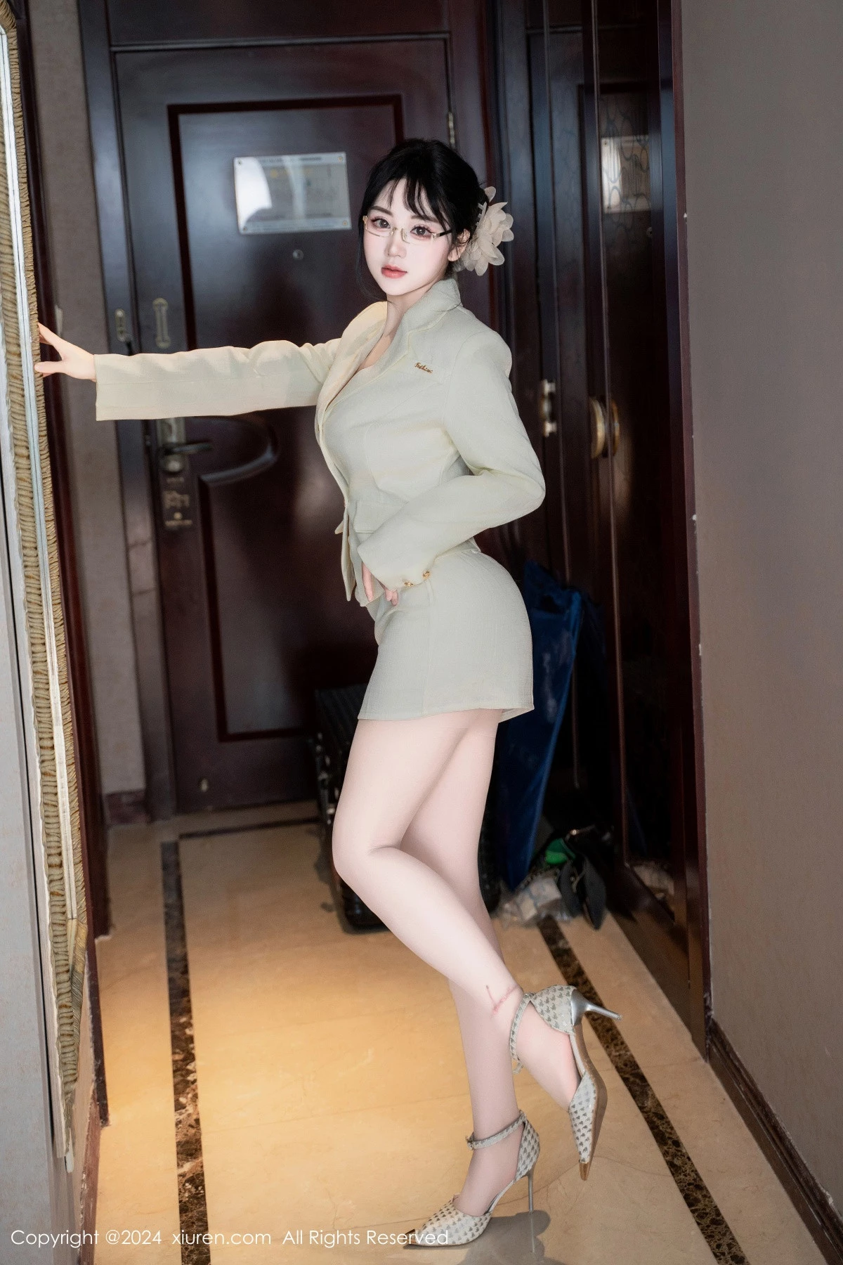 [XiuRen秀人网]第8717期汐汐爱吃草莓写真-秀人集