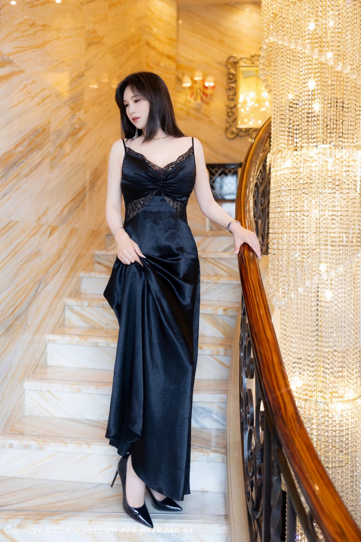 [XiuRen秀人网]第8825期水水姐写真-秀人集