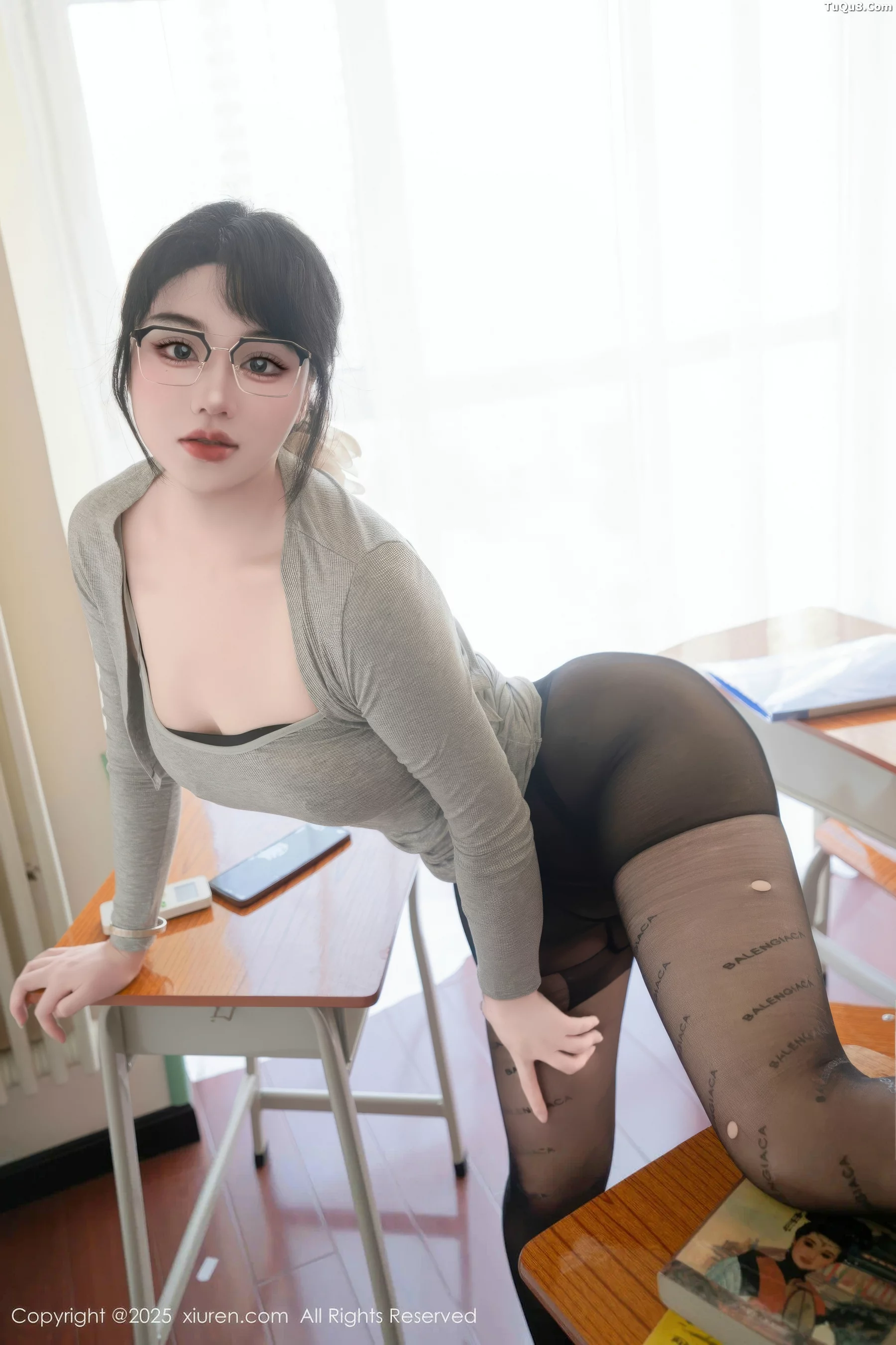 汐汐爱吃草莓写真