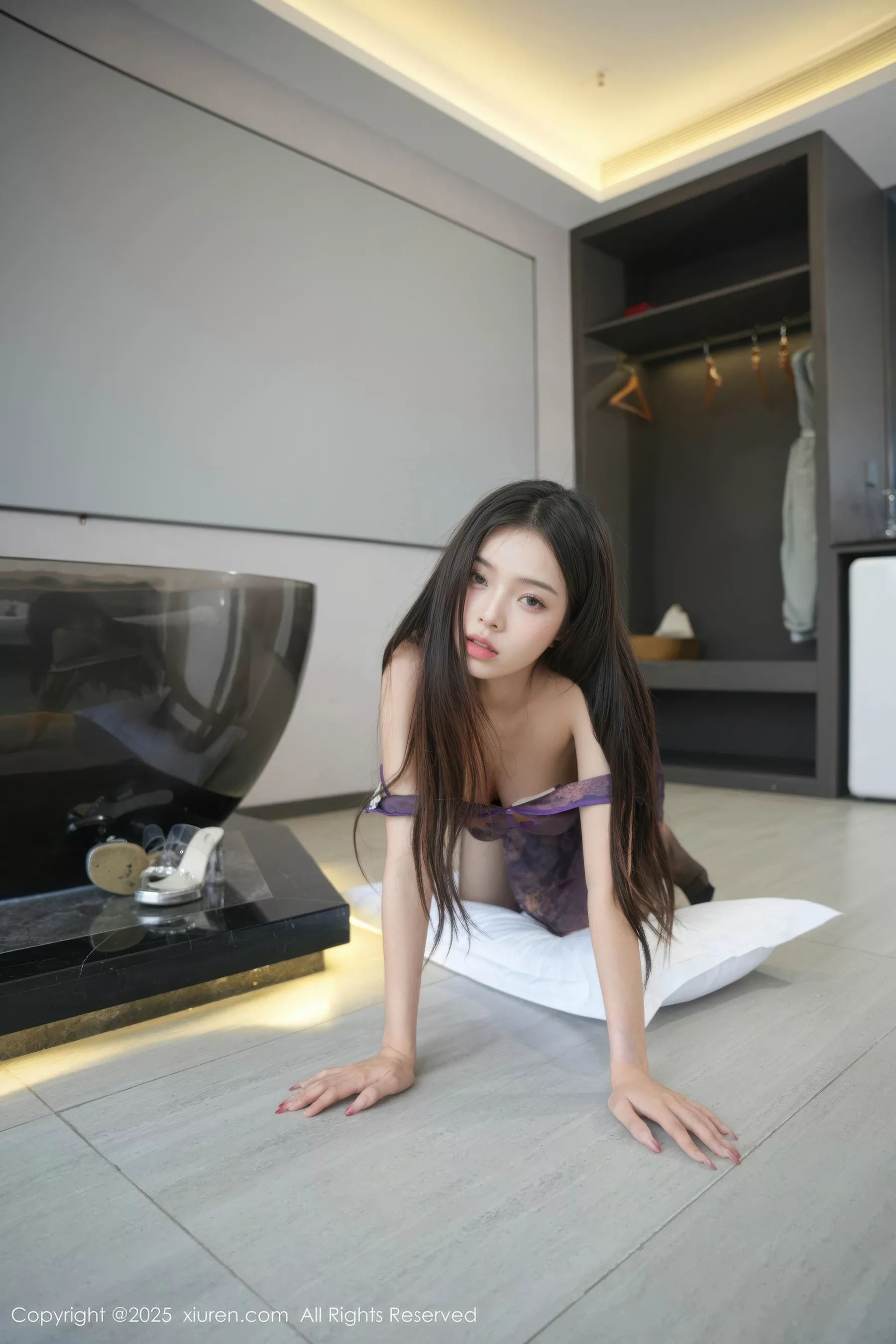 秀人集.com_[XiuRen秀人网]No.10771_新人模特小奶娇私房性感紫色旗袍配超薄黑丝秀完美身材诱惑写真73P