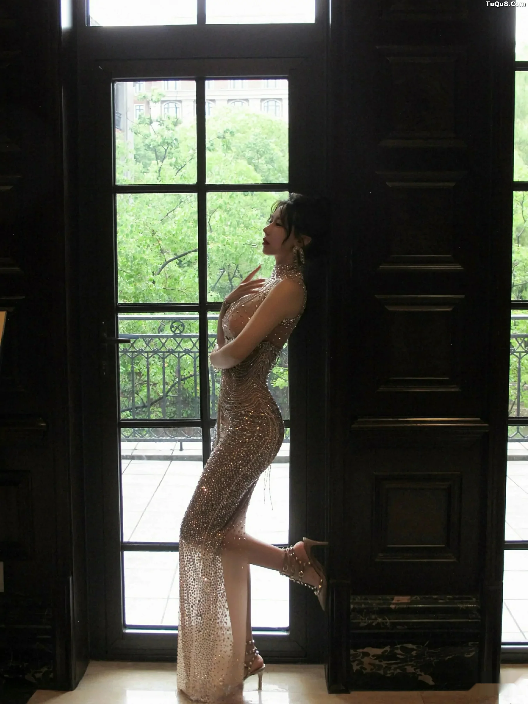 秀人集.com_[XiuRen秀人网]No.10802_模特尹甜甜sunny性感薄透闪亮连衣长裙秀完美身材迷人诱惑写真88P