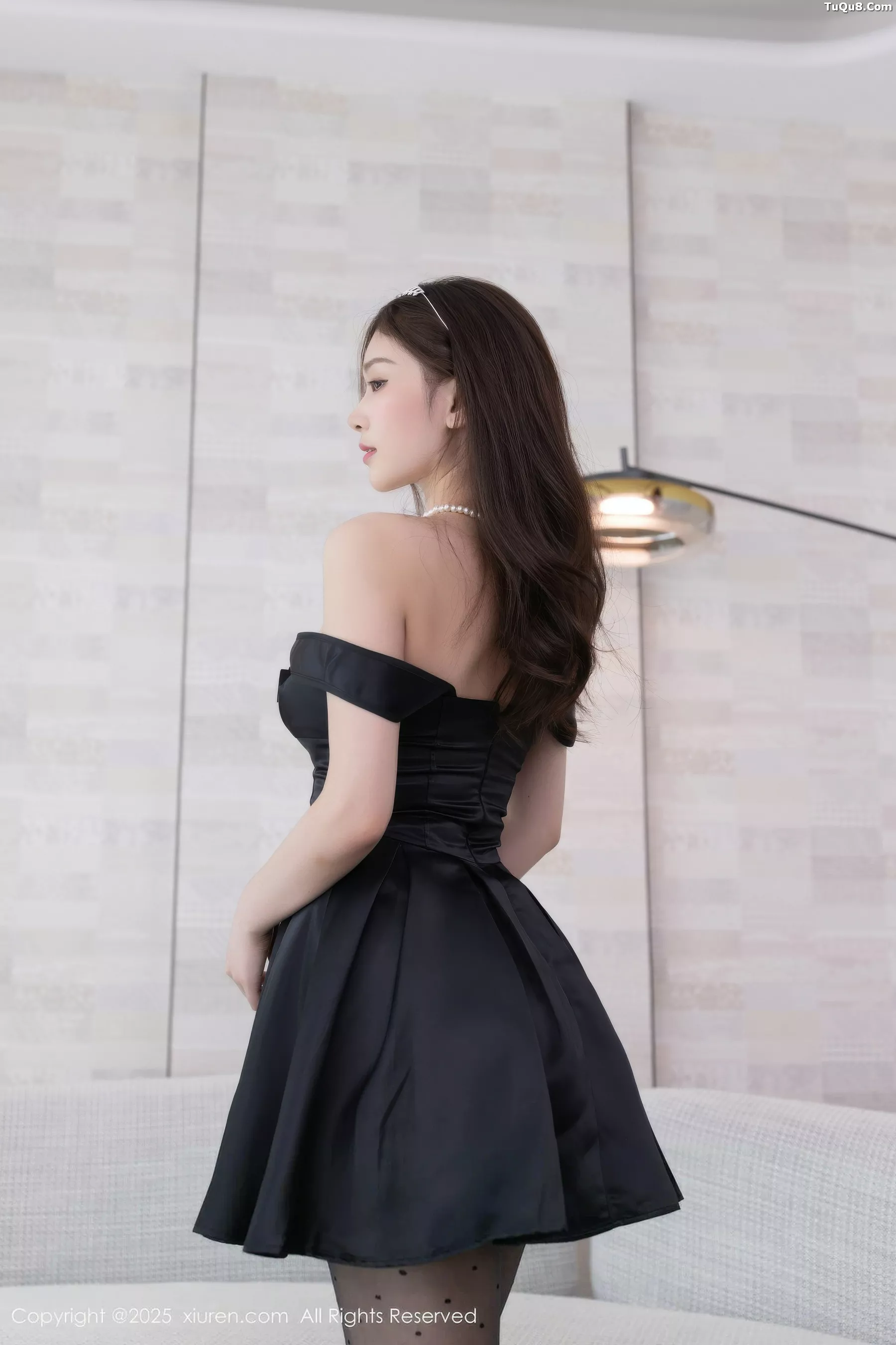 秀人集.com_[XiuRen秀人网]No.10878_模特刘婷婷性感黑色连衣短裙配黑色圆点丝袜秀曼妙身材诱惑写真71P