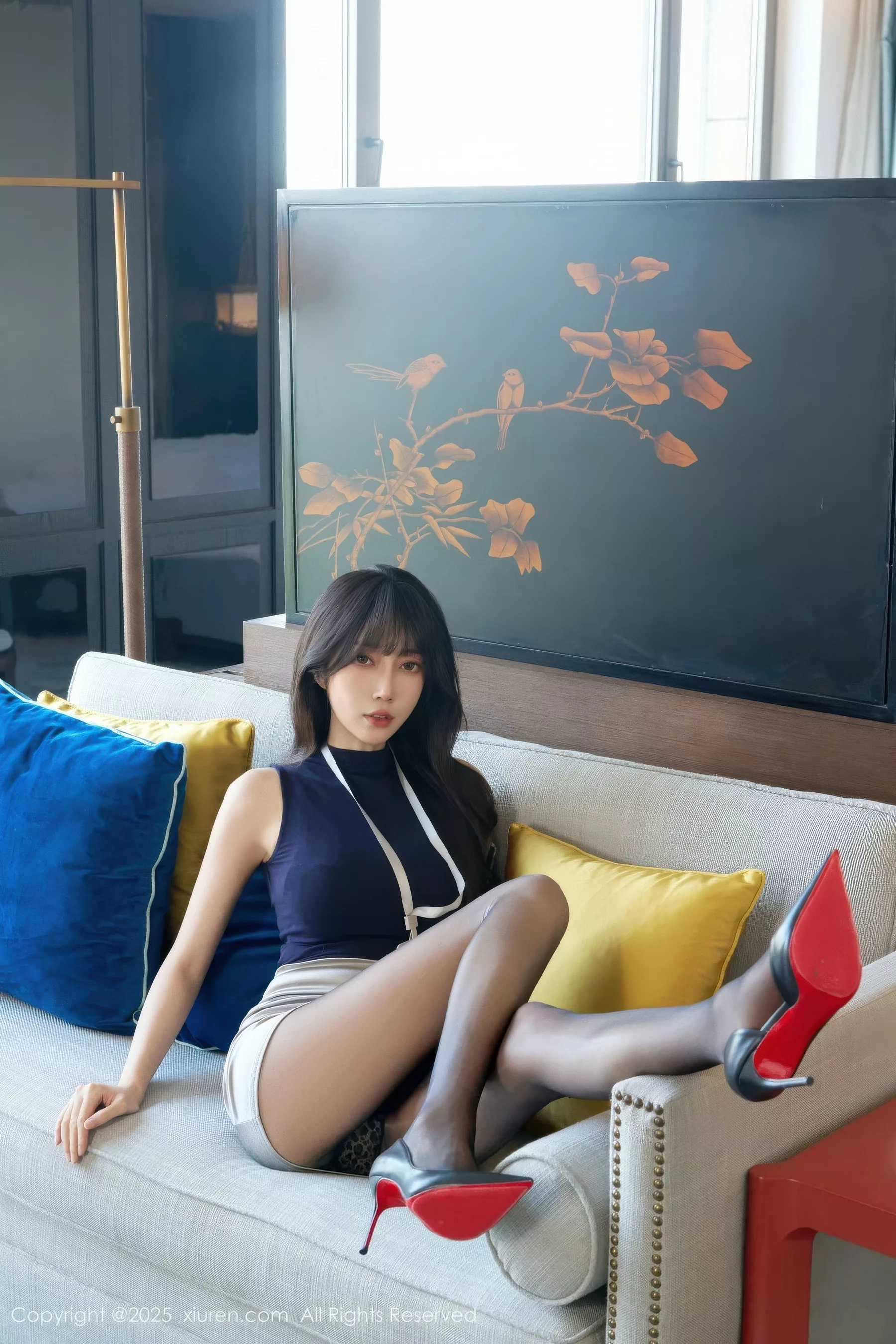 秀人集.com_[XiuRen秀人网]No.10890_模特玥儿玥er深色OL服饰露黑色内衣配超薄黑丝秀美腿诱惑写真72P