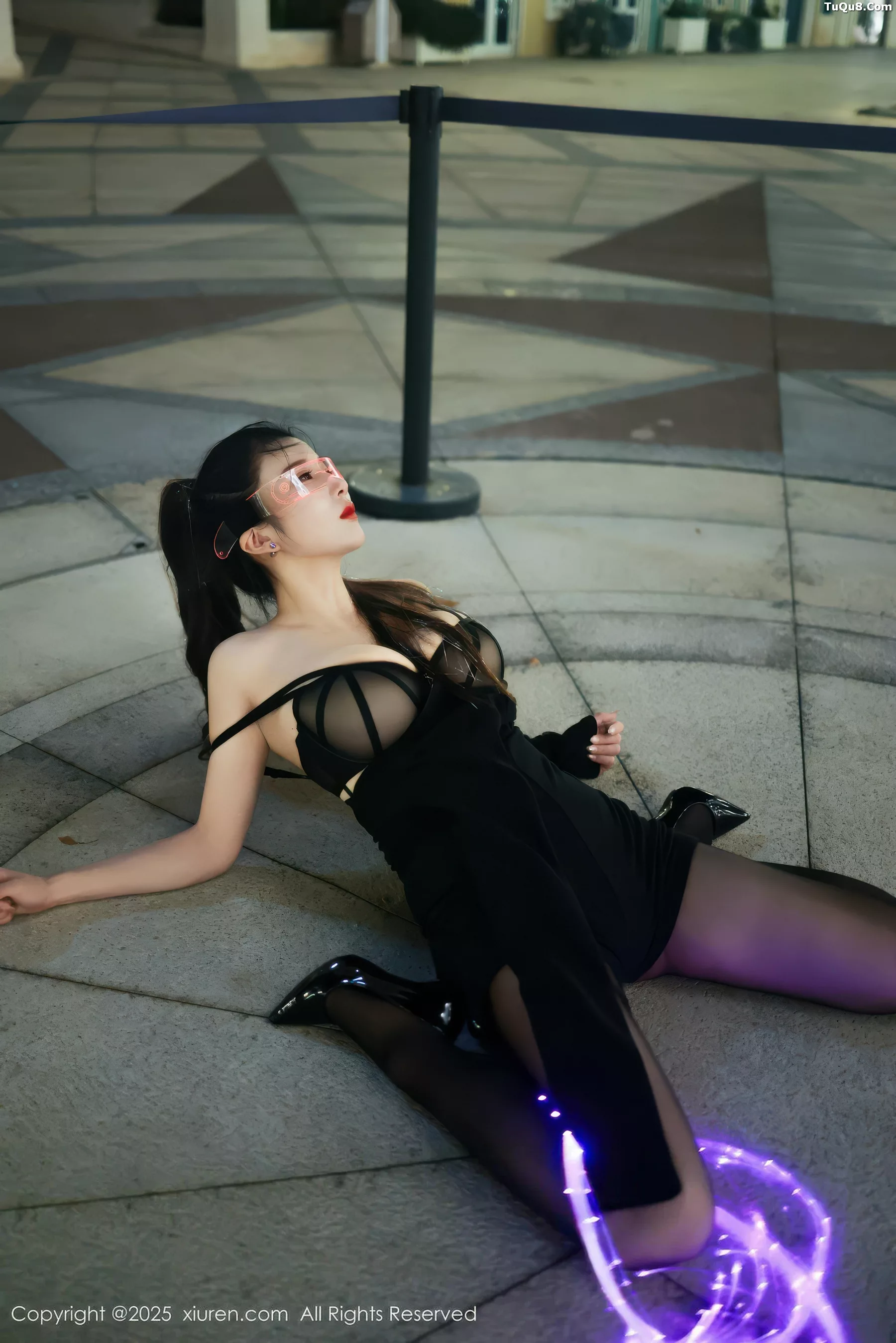 秀人集.com_[XiuRen秀人网]No.10936_模特小肉肉咪性感黑色连衣短裙配超薄黑丝秀凹凸身材诱惑写真77P