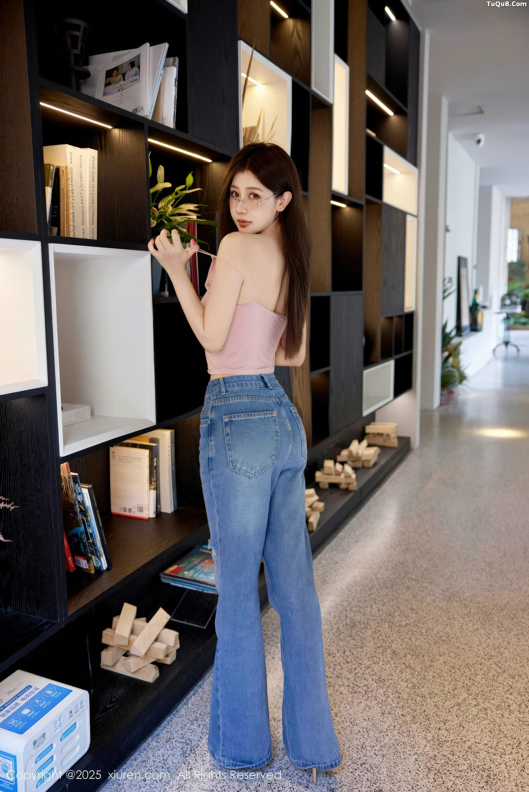 秀人集.com_[XiuRen秀人网]No.10983_模特尹甜甜sunny性感粉色上衣配蓝色牛仔裤秀完美身材诱惑写真83P