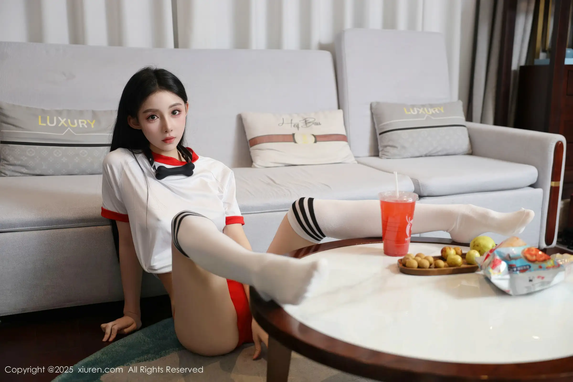 秀人集.com_[XiuRen秀人网]No.11110_新人模特许微微呀性感白色T恤配白色丝袜秀丰腴身材诱惑写真86P