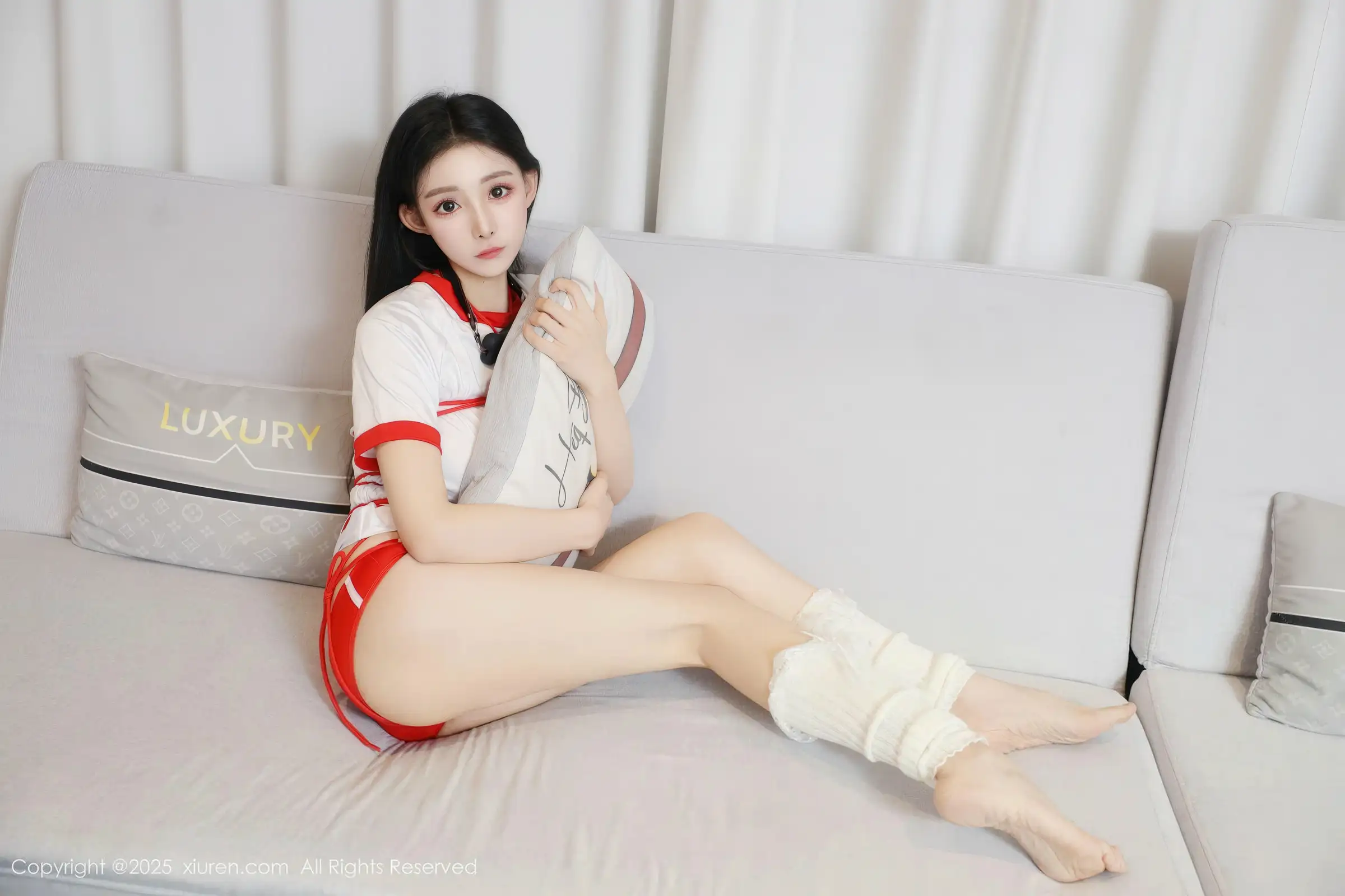 秀人集.com_[XiuRen秀人网]No.11110_新人模特许微微呀性感白色T恤配白色丝袜秀丰腴身材诱惑写真86P