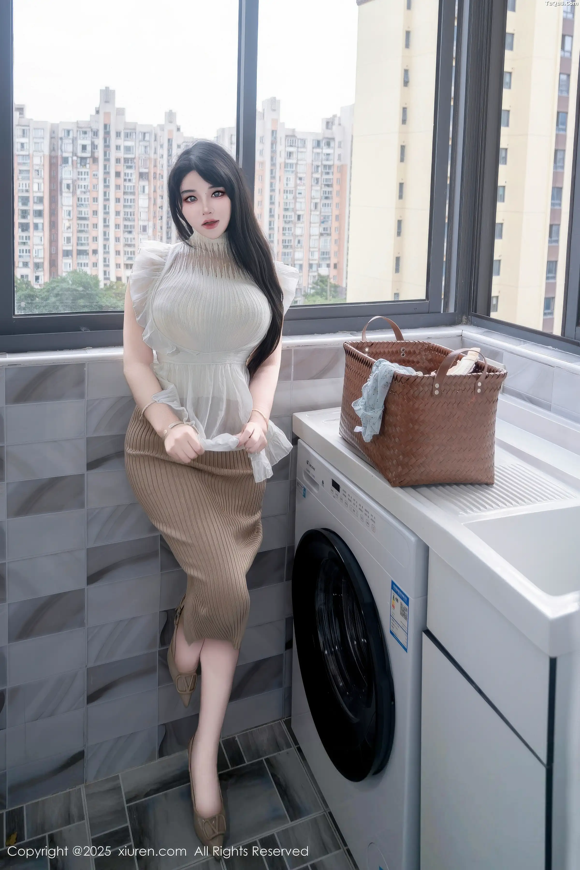 [XiuRen秀人网]第11010期汐汐爱吃草莓写真-秀人集