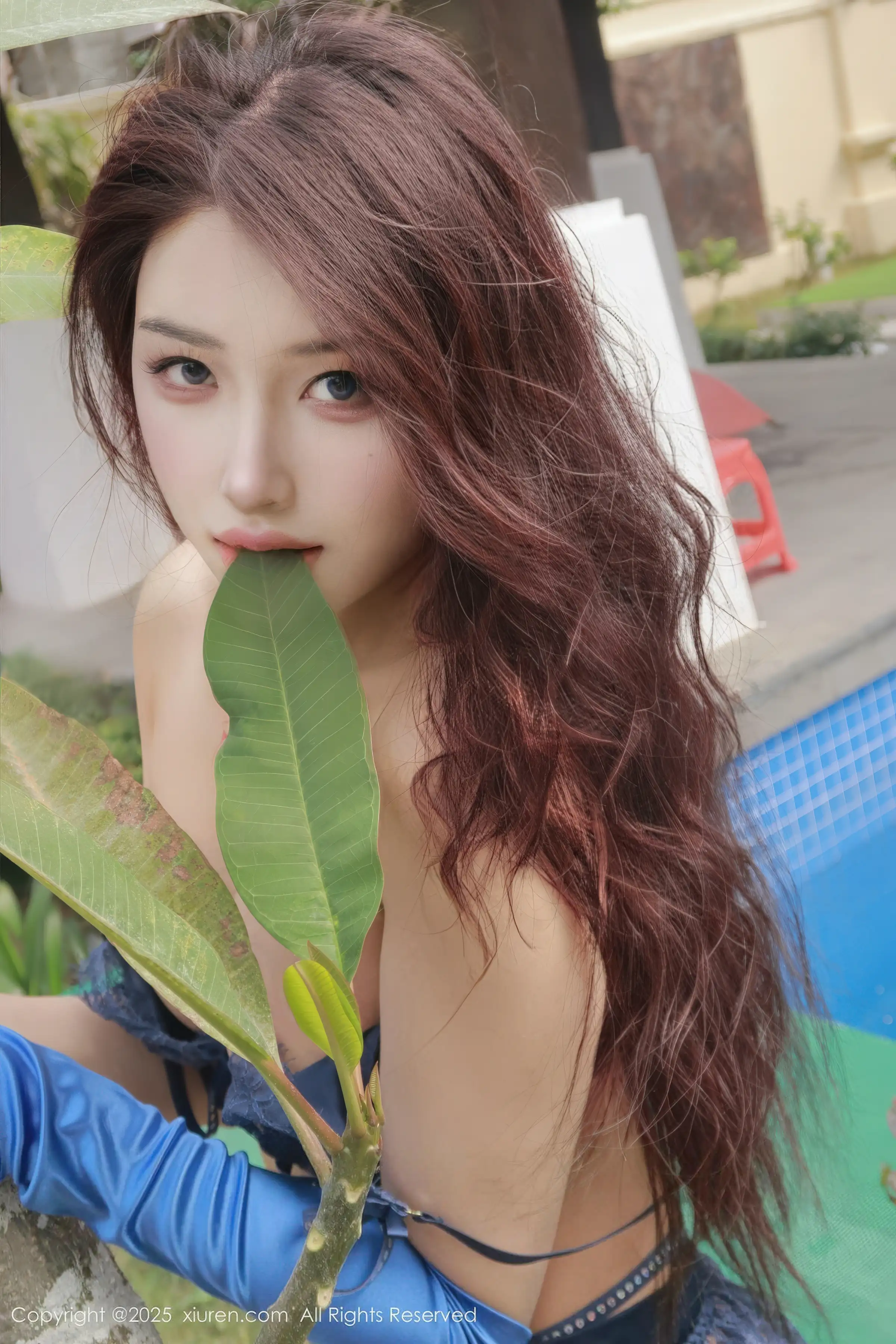 秀人集.com_[XiuRen秀人网]No.11121_模特夏冰冰户外性感蓝色蕾丝内衣配蓝色丝袜秀丰满身材诱惑写真80P